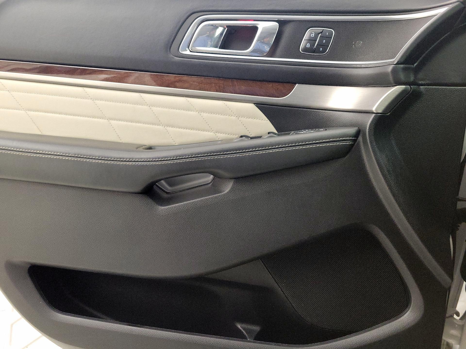 Thumbnail: 2016 Ford Explorer - 12