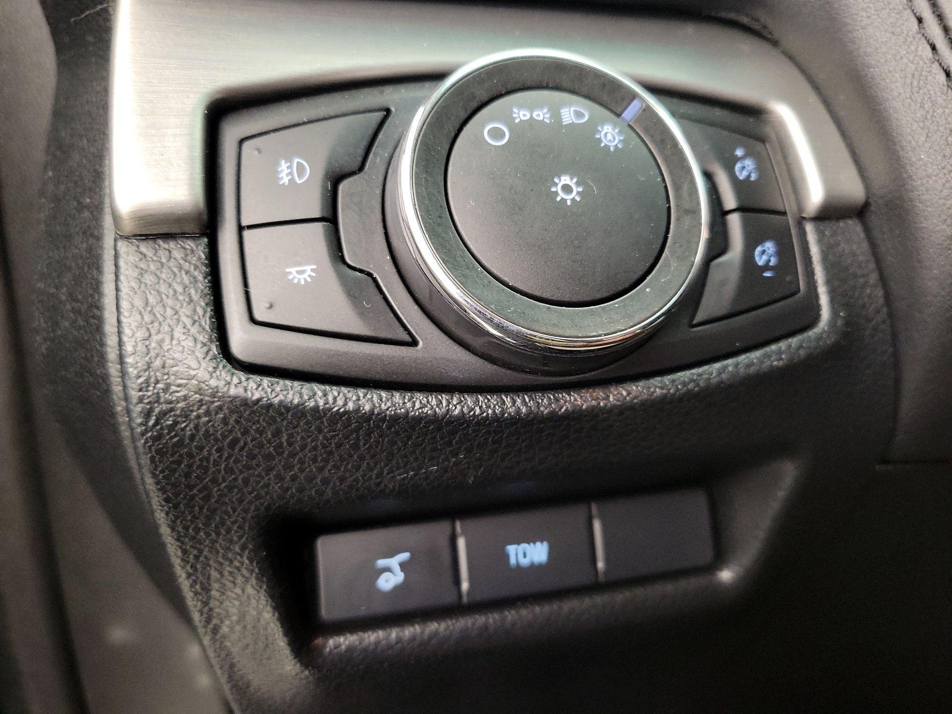 Thumbnail: 2016 Ford Explorer - 13