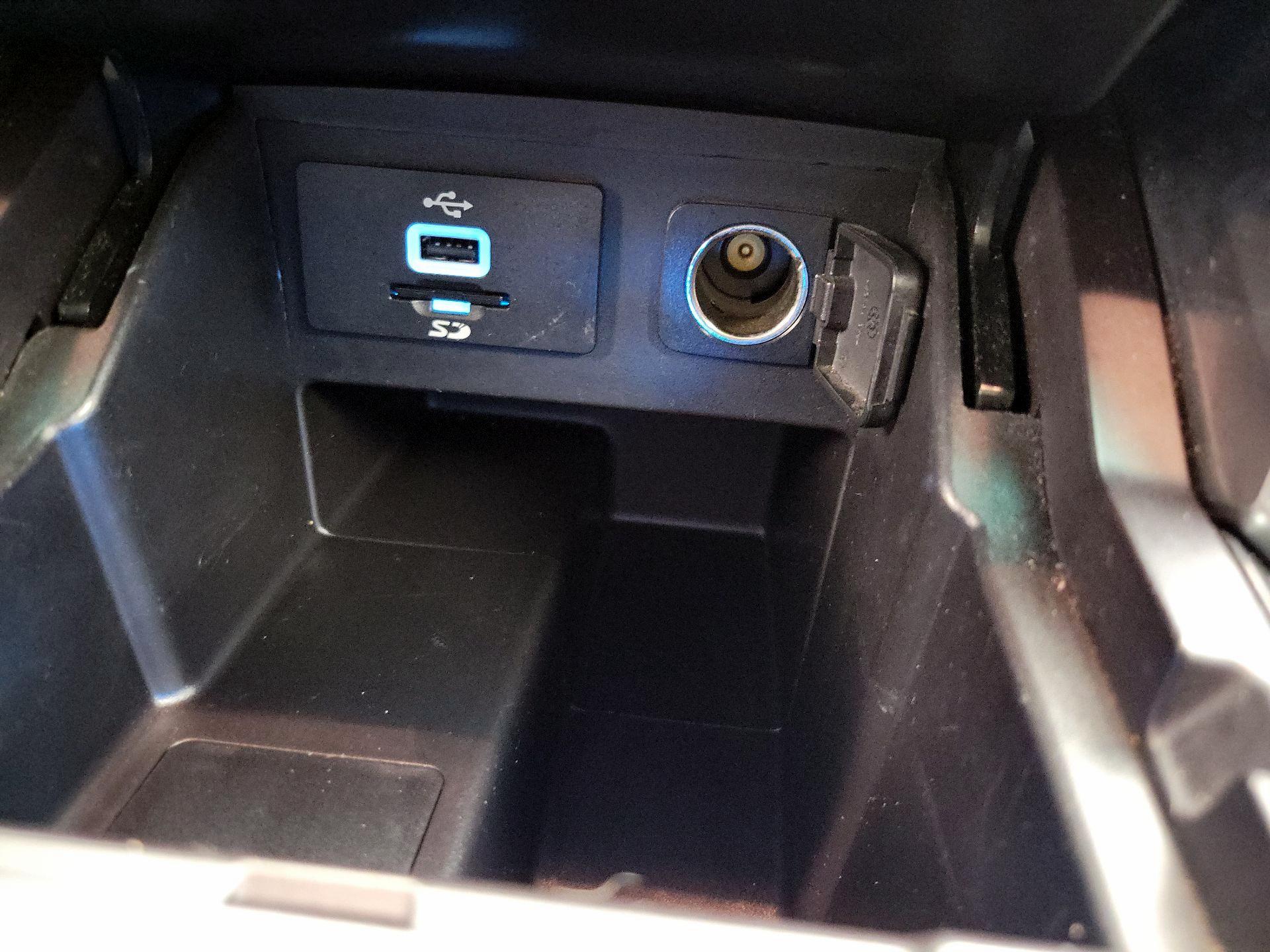 Thumbnail: 2016 Ford Explorer - 19