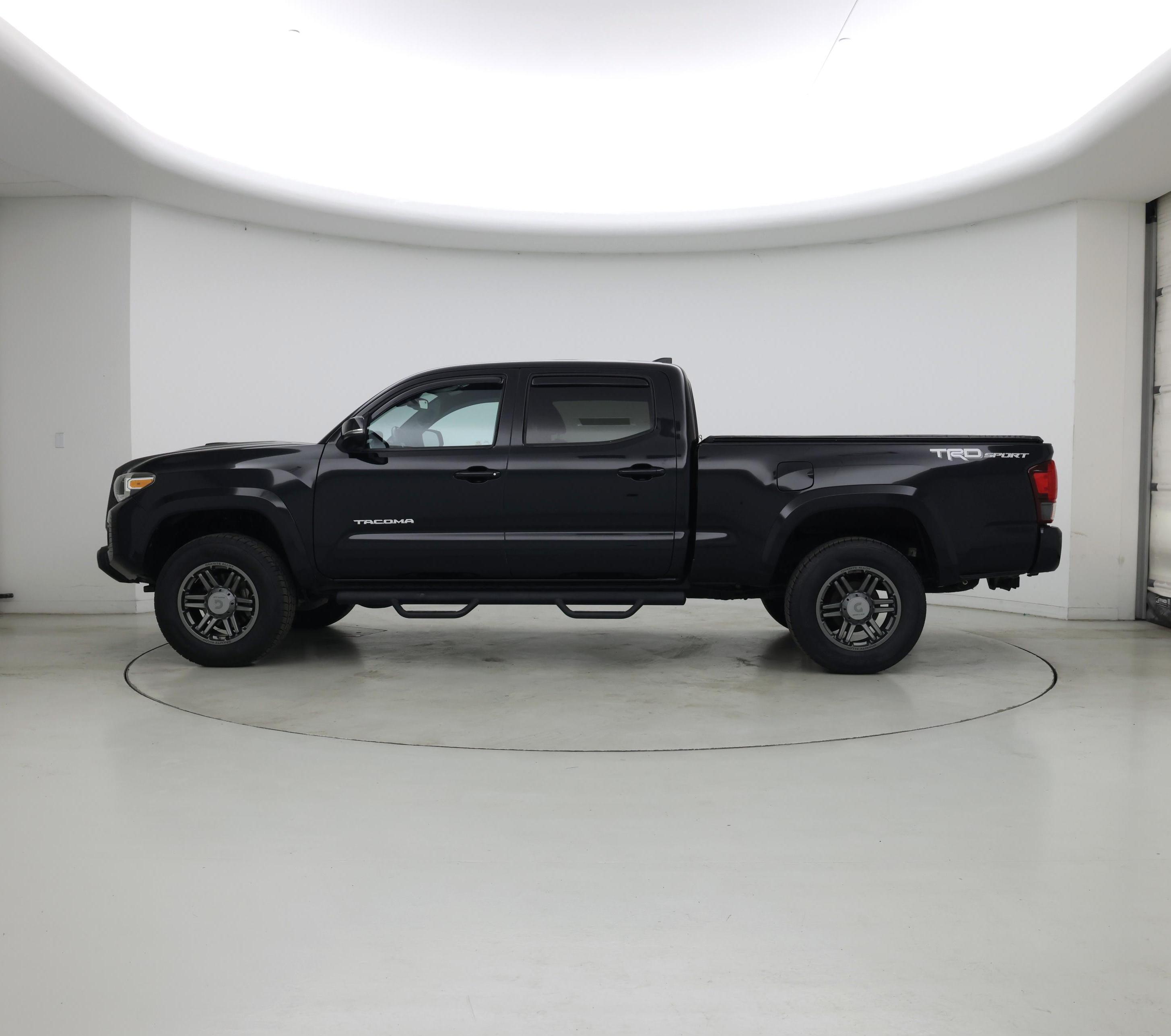 Thumbnail: 2018 Toyota Tacoma - 3