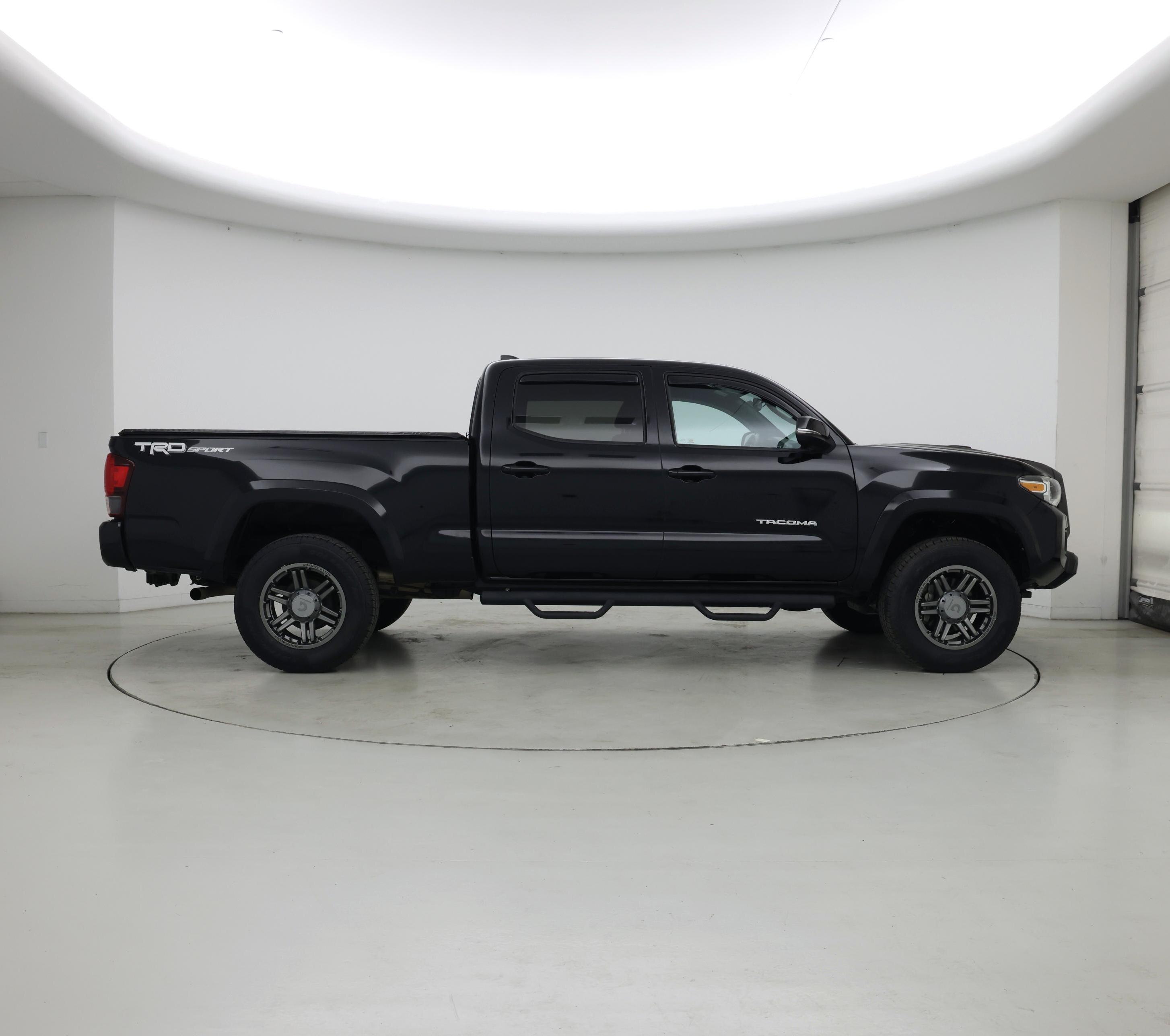 Thumbnail: 2018 Toyota Tacoma - 7