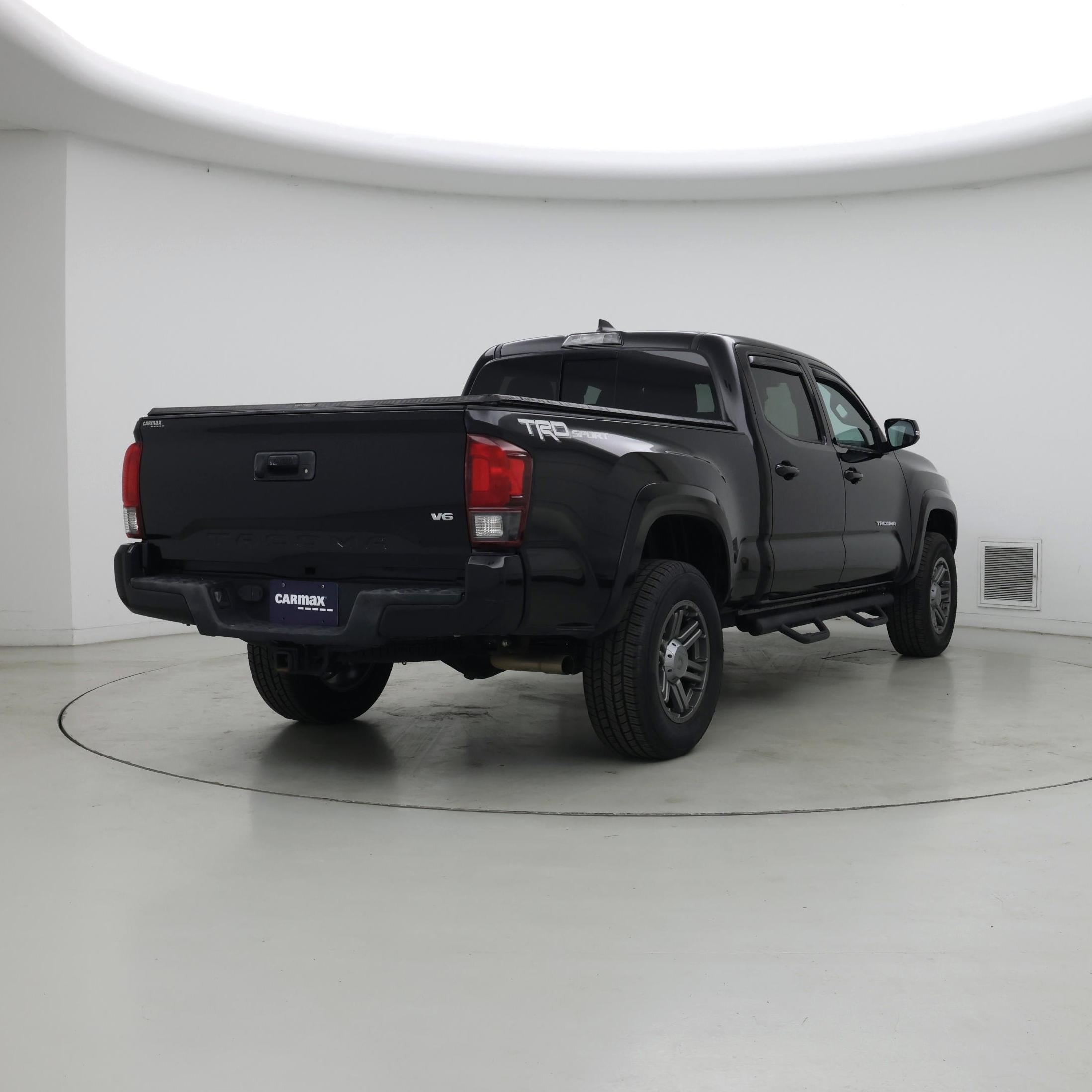 Thumbnail: 2018 Toyota Tacoma - 8