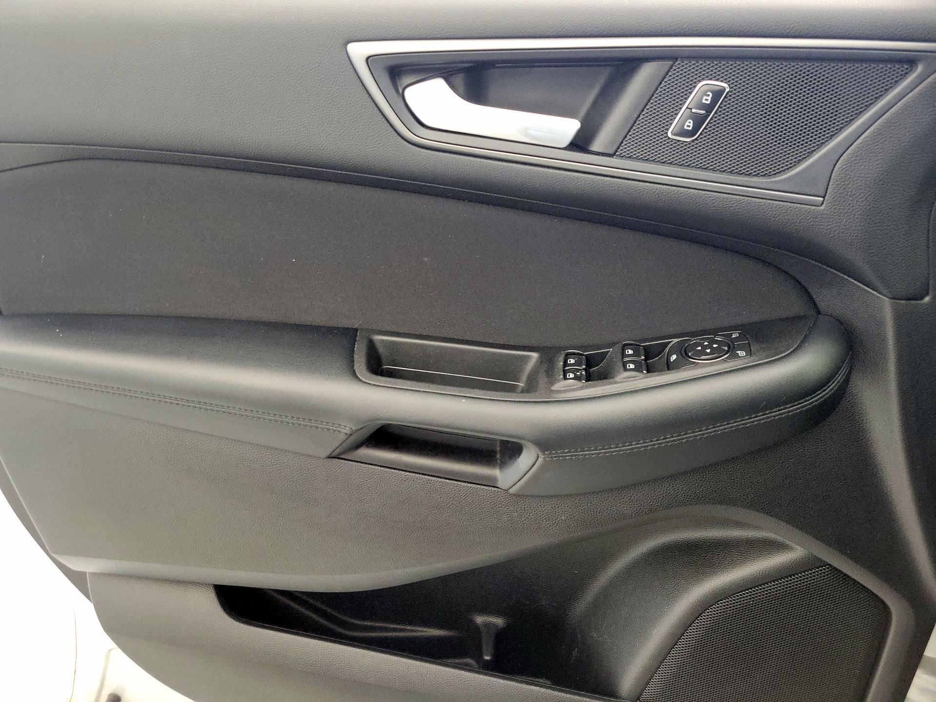 Thumbnail: 2017 Ford Edge - 12