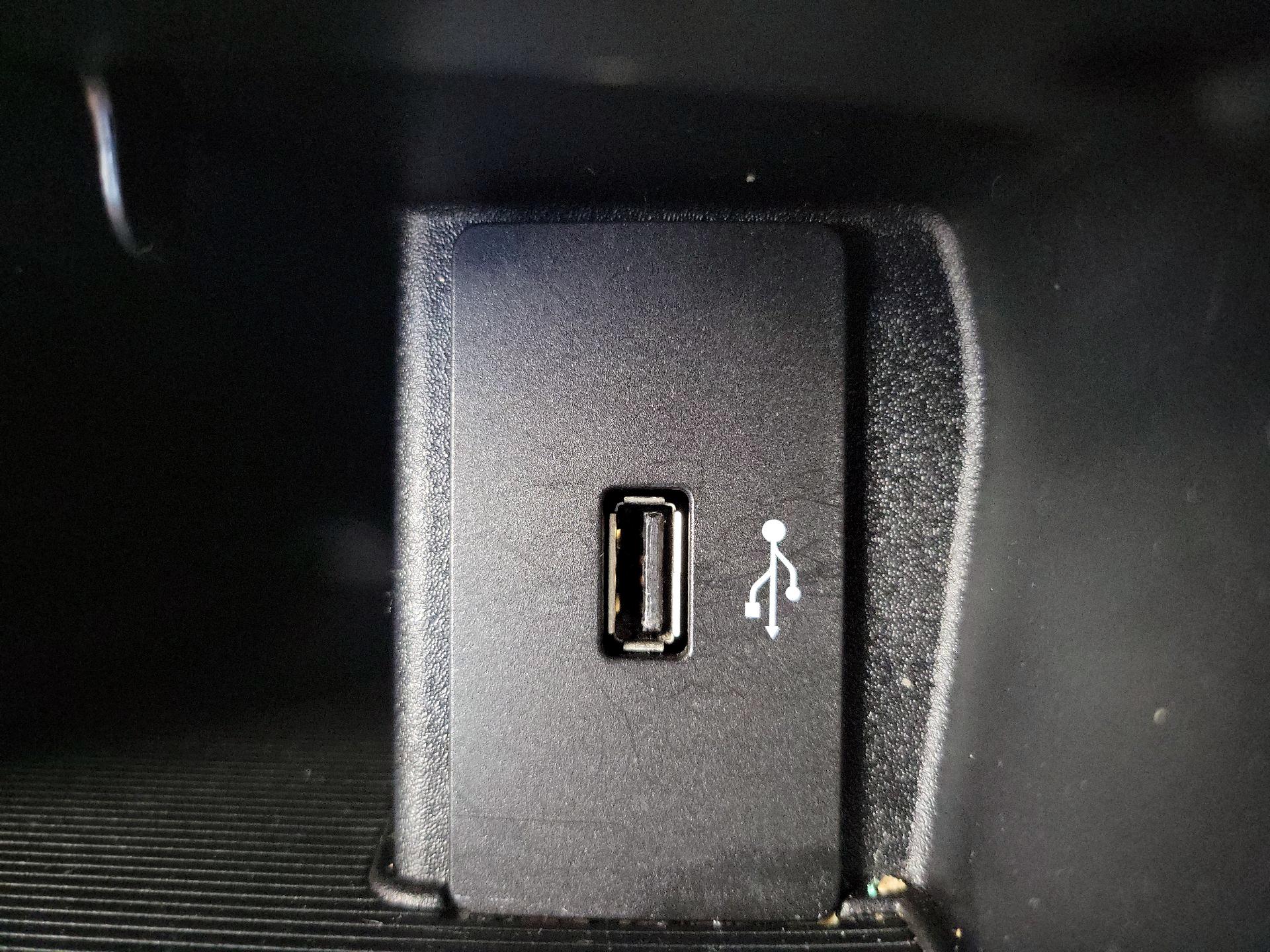 Thumbnail: 2017 Ford Edge - 18