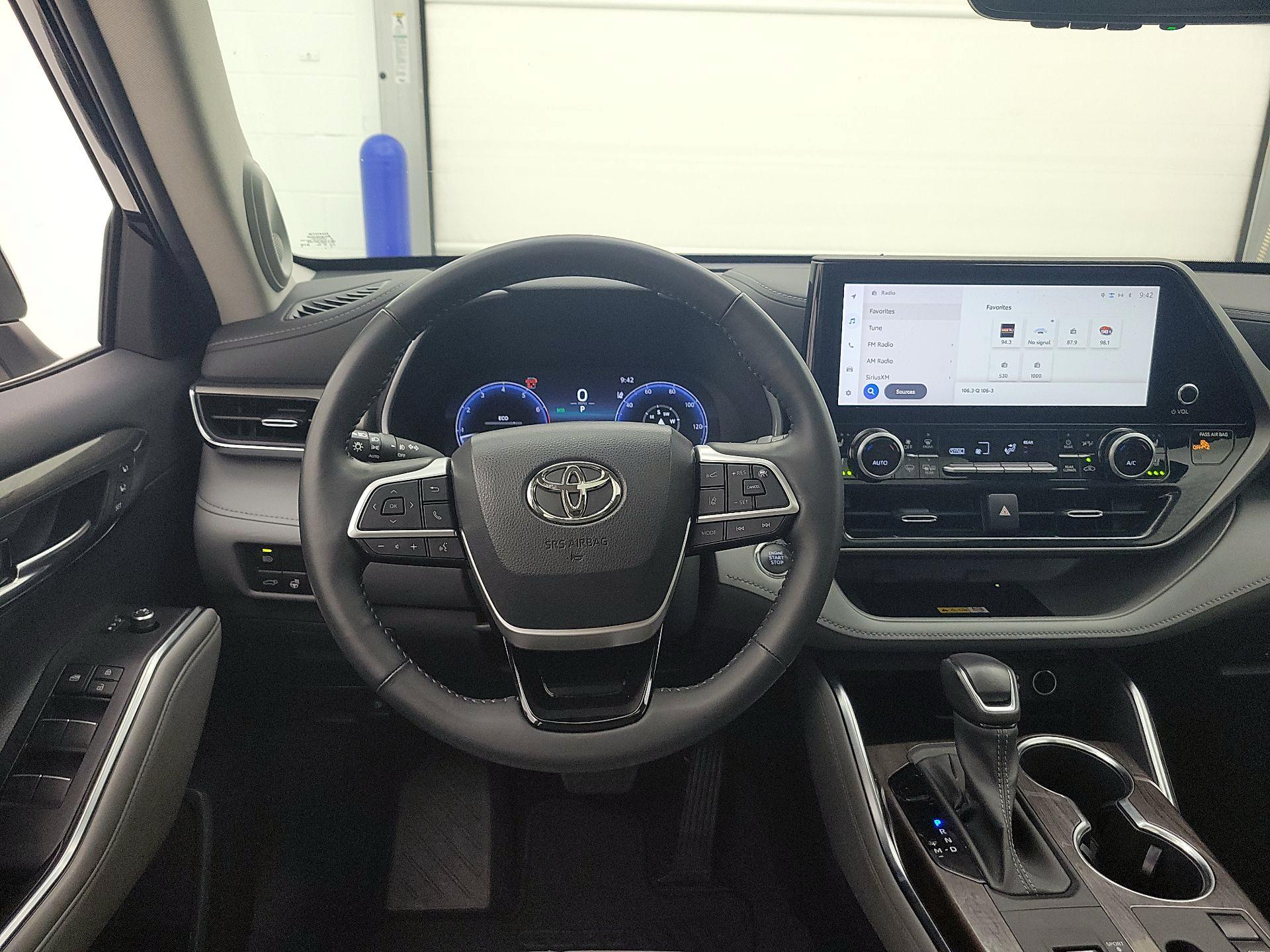 Thumbnail: 2023 Toyota Highlander - 10