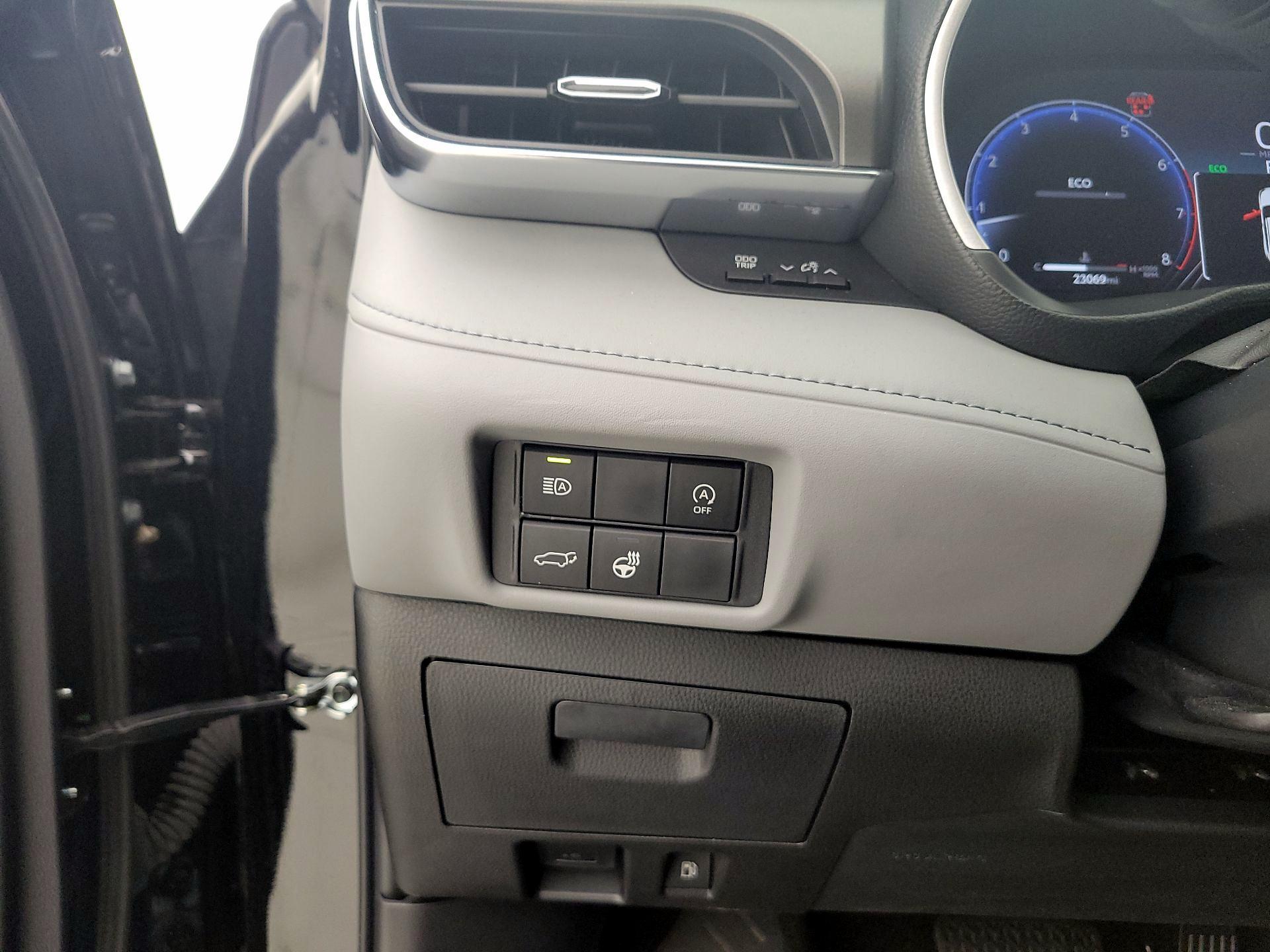 Thumbnail: 2023 Toyota Highlander - 13