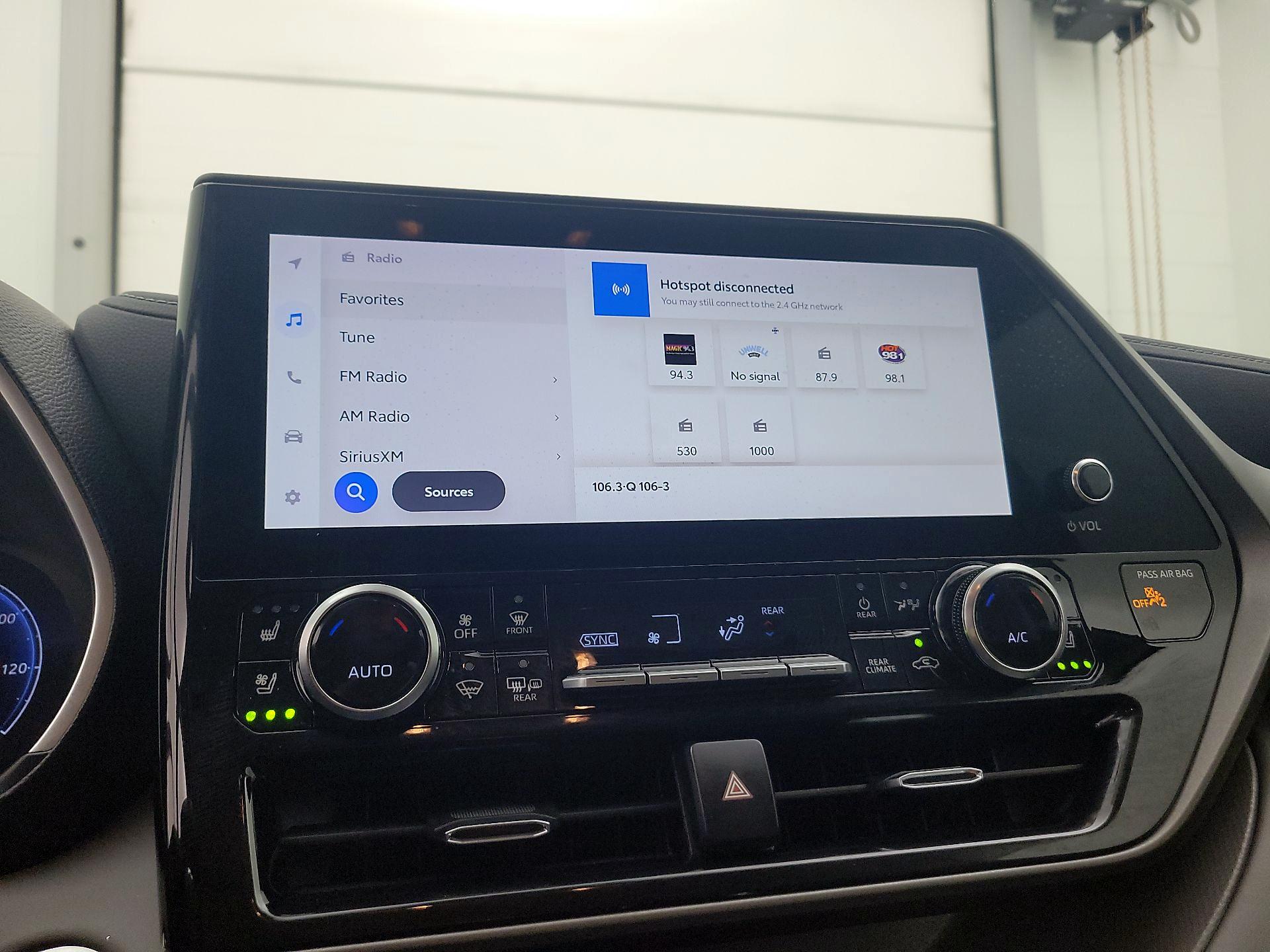 Thumbnail: 2023 Toyota Highlander - 15