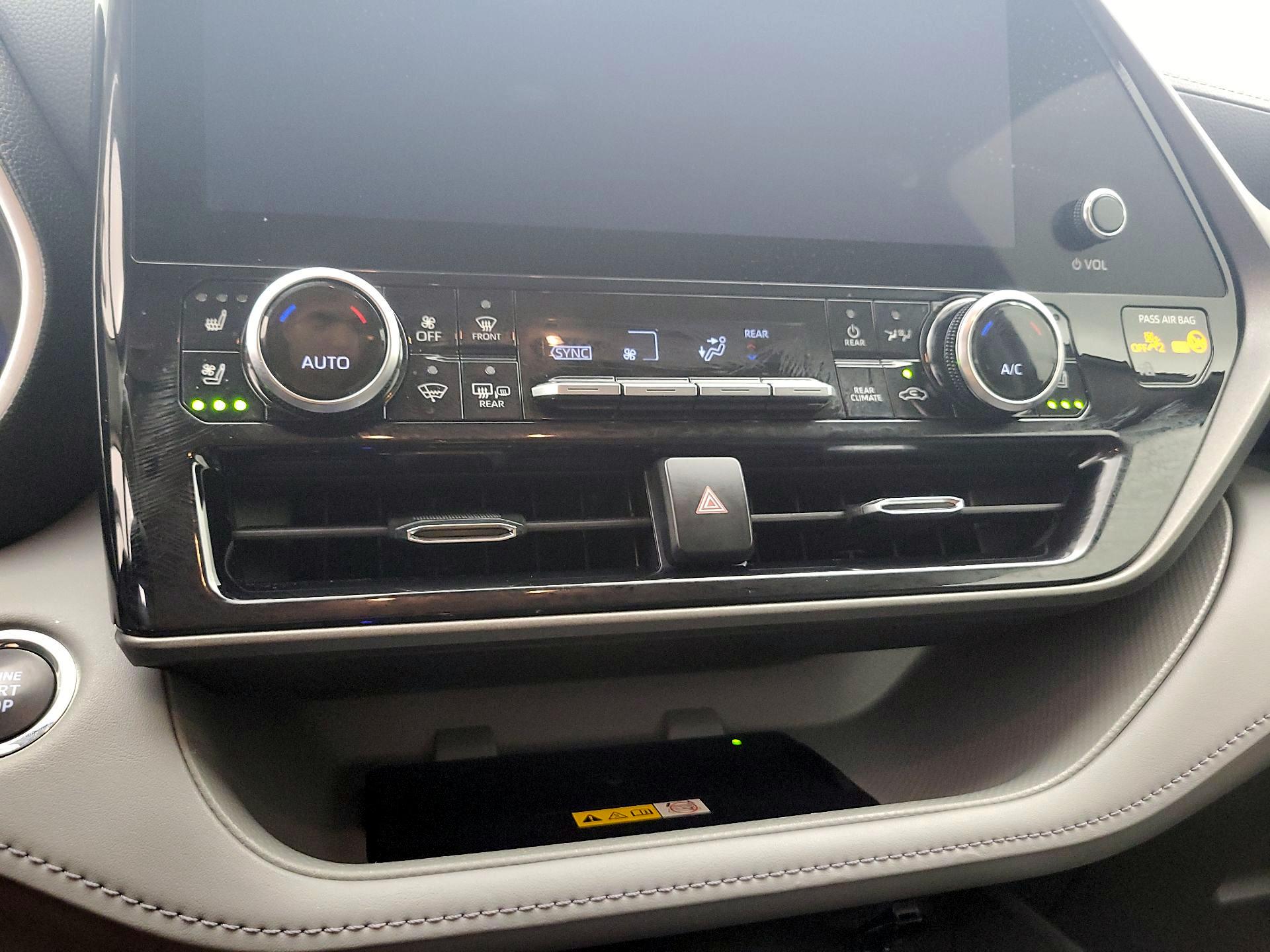 Thumbnail: 2023 Toyota Highlander - 16