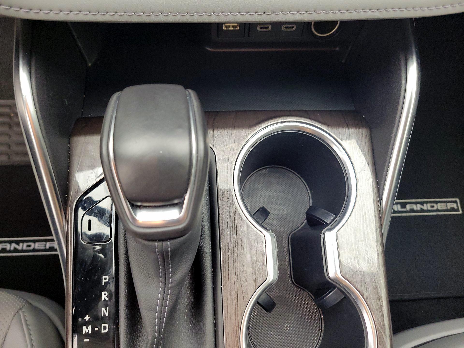 Thumbnail: 2023 Toyota Highlander - 17