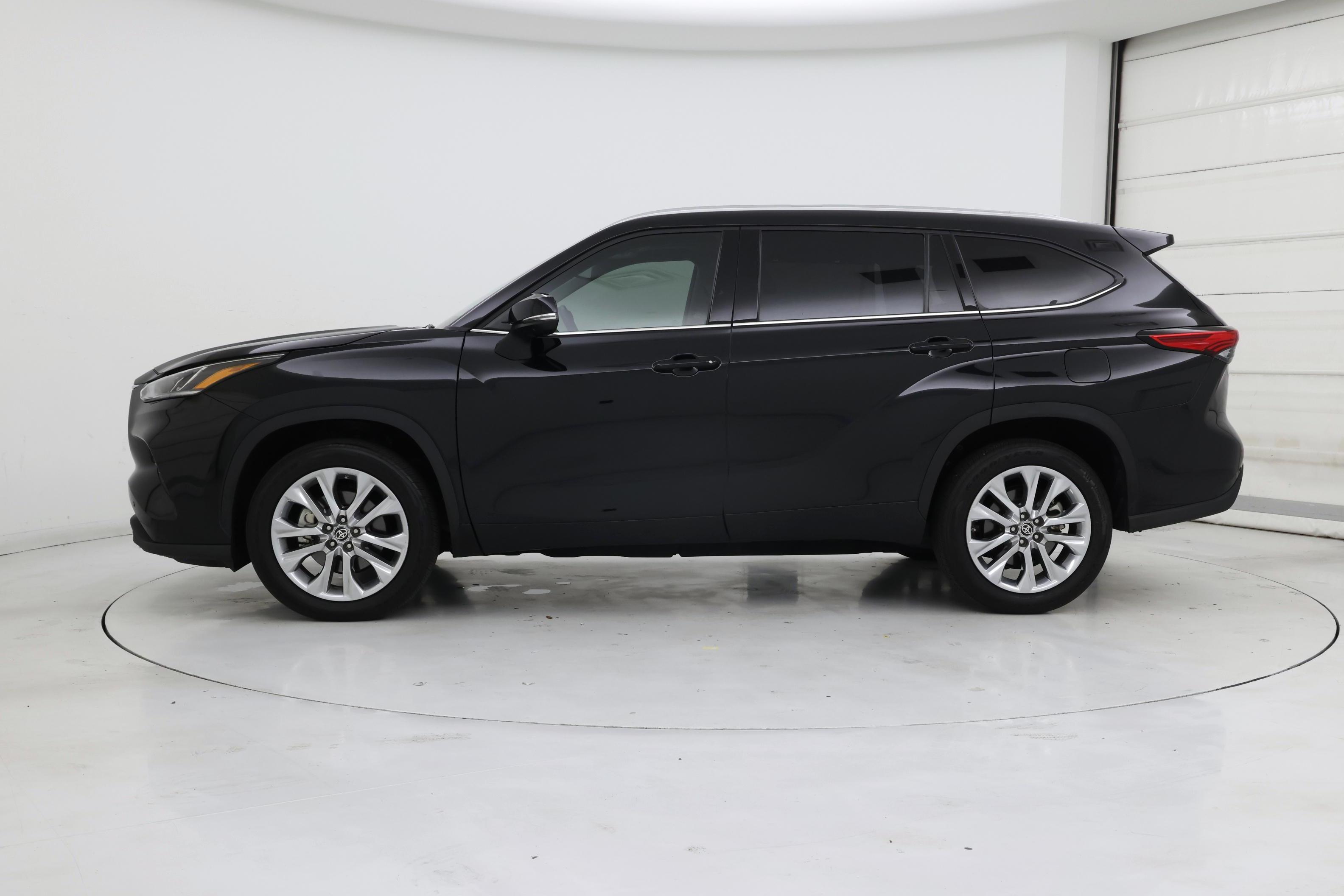 Thumbnail: 2023 Toyota Highlander - 3