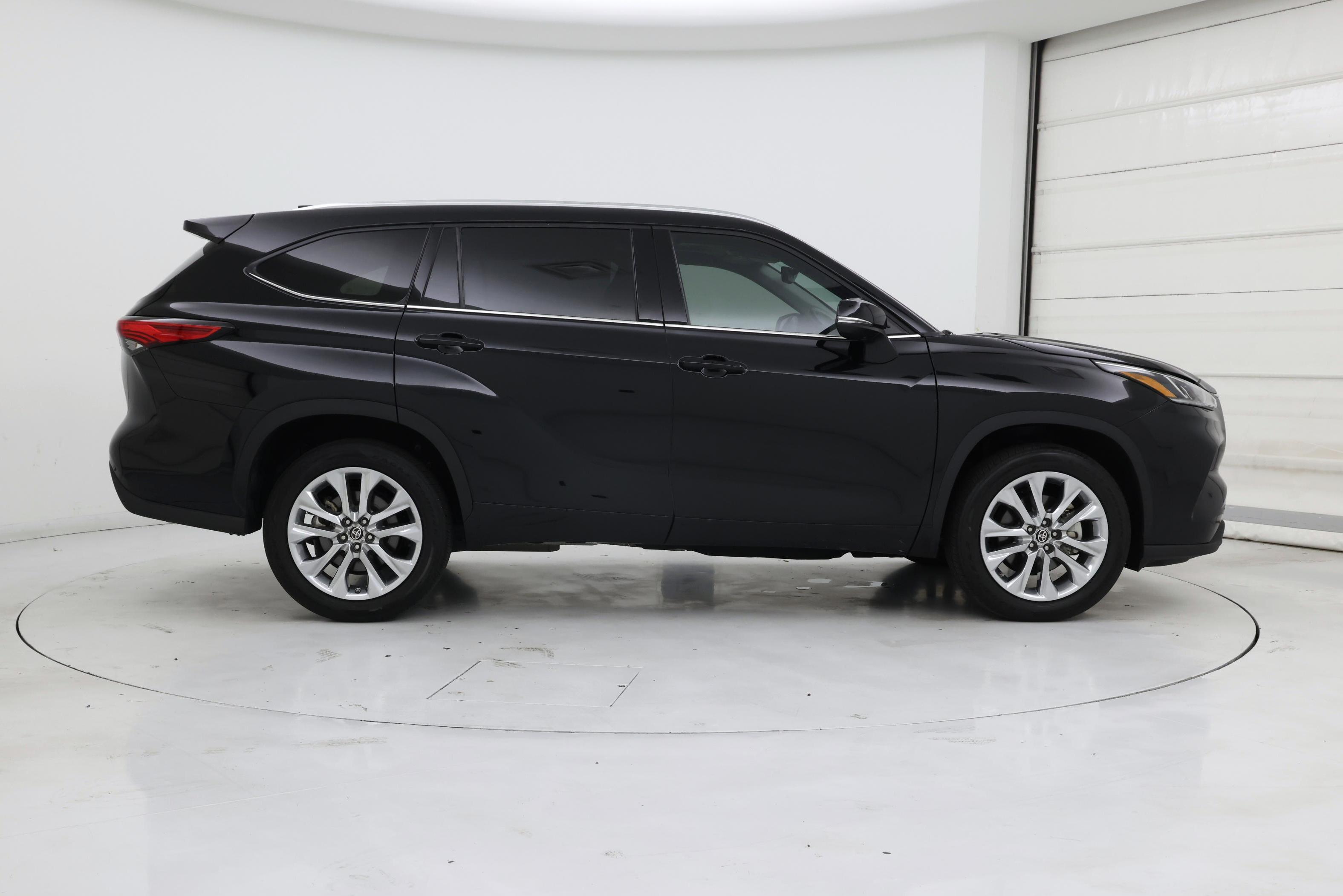 Thumbnail: 2023 Toyota Highlander - 7