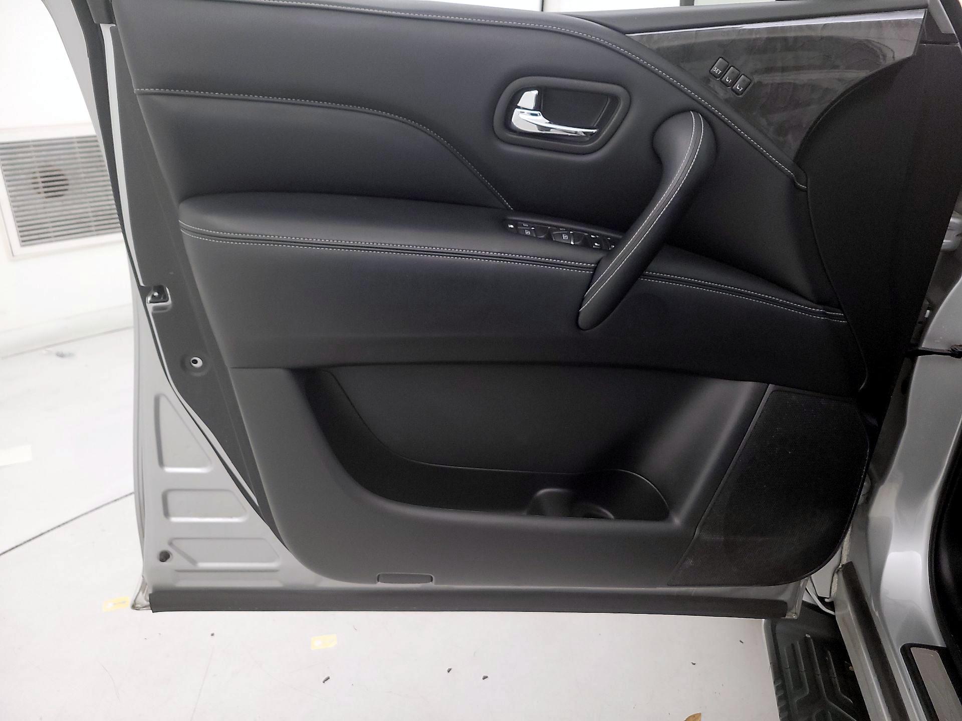 Thumbnail: 2023 INFINITI QX80 - 10