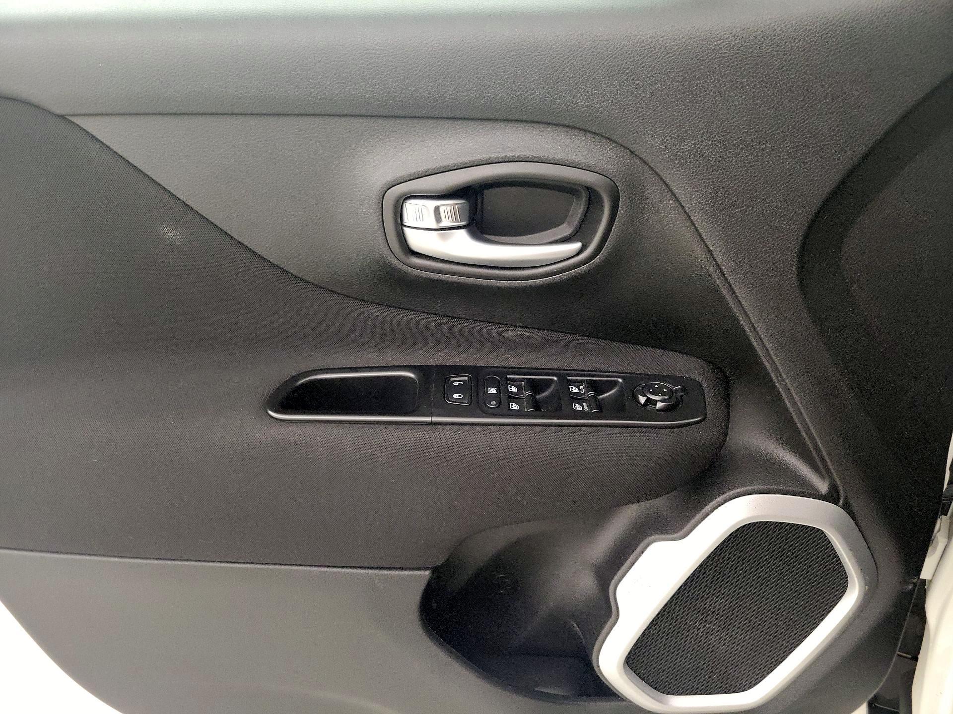 Thumbnail: 2018 Jeep Renegade - 12