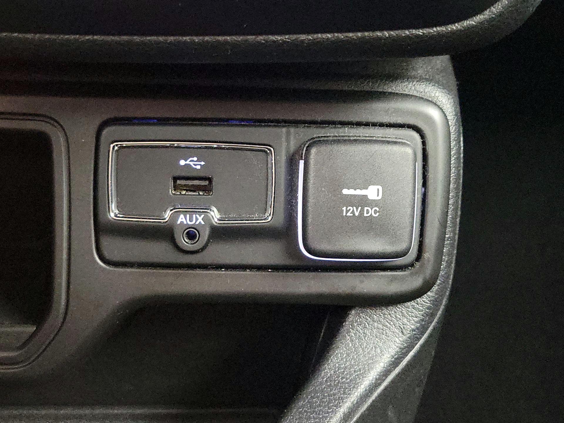 Thumbnail: 2018 Jeep Renegade - 18