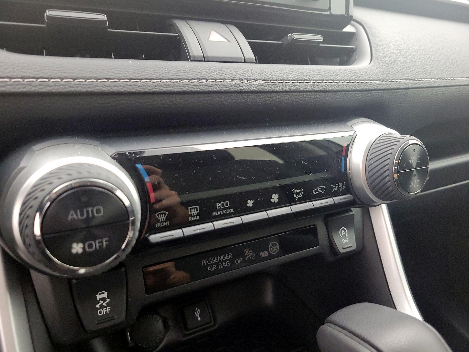 Thumbnail: 2021 Toyota RAV4 - 14