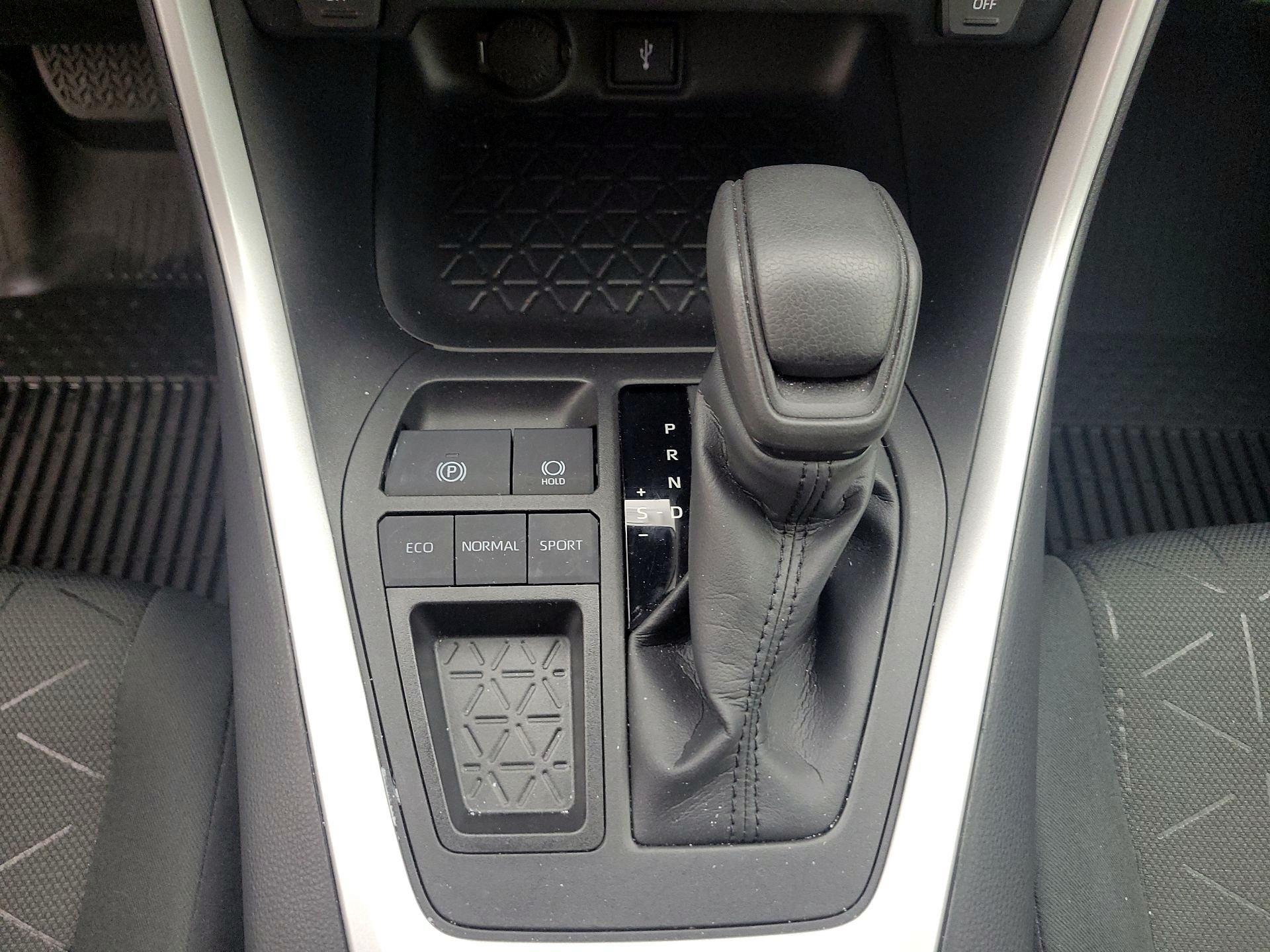 Thumbnail: 2021 Toyota RAV4 - 15