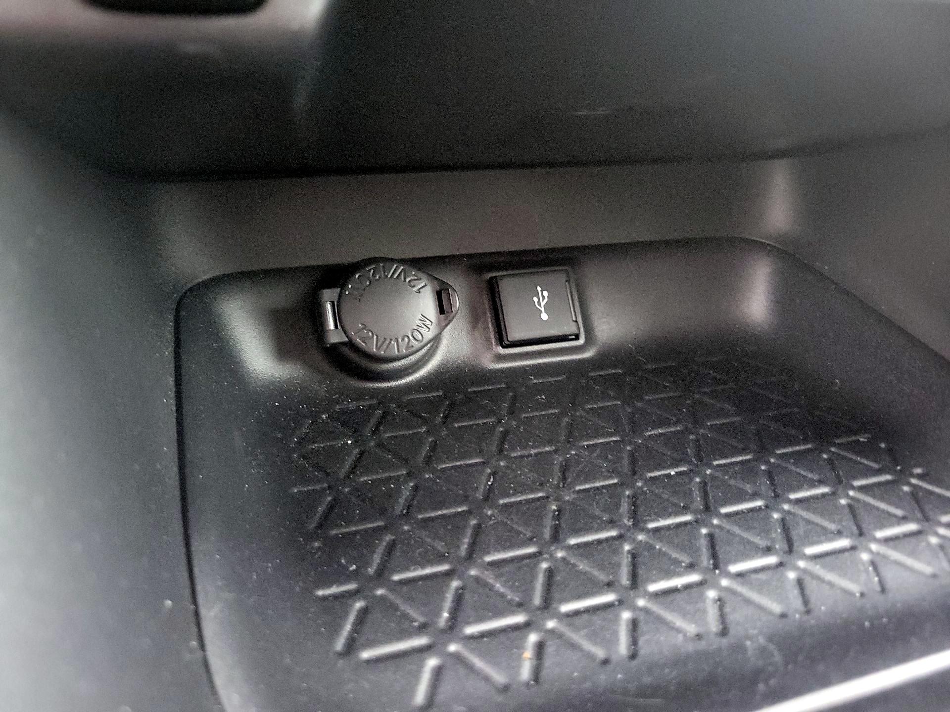 Thumbnail: 2021 Toyota RAV4 - 16