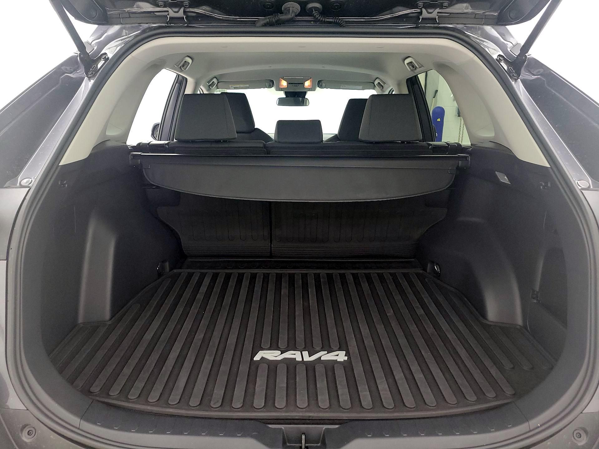 Thumbnail: 2021 Toyota RAV4 - 18