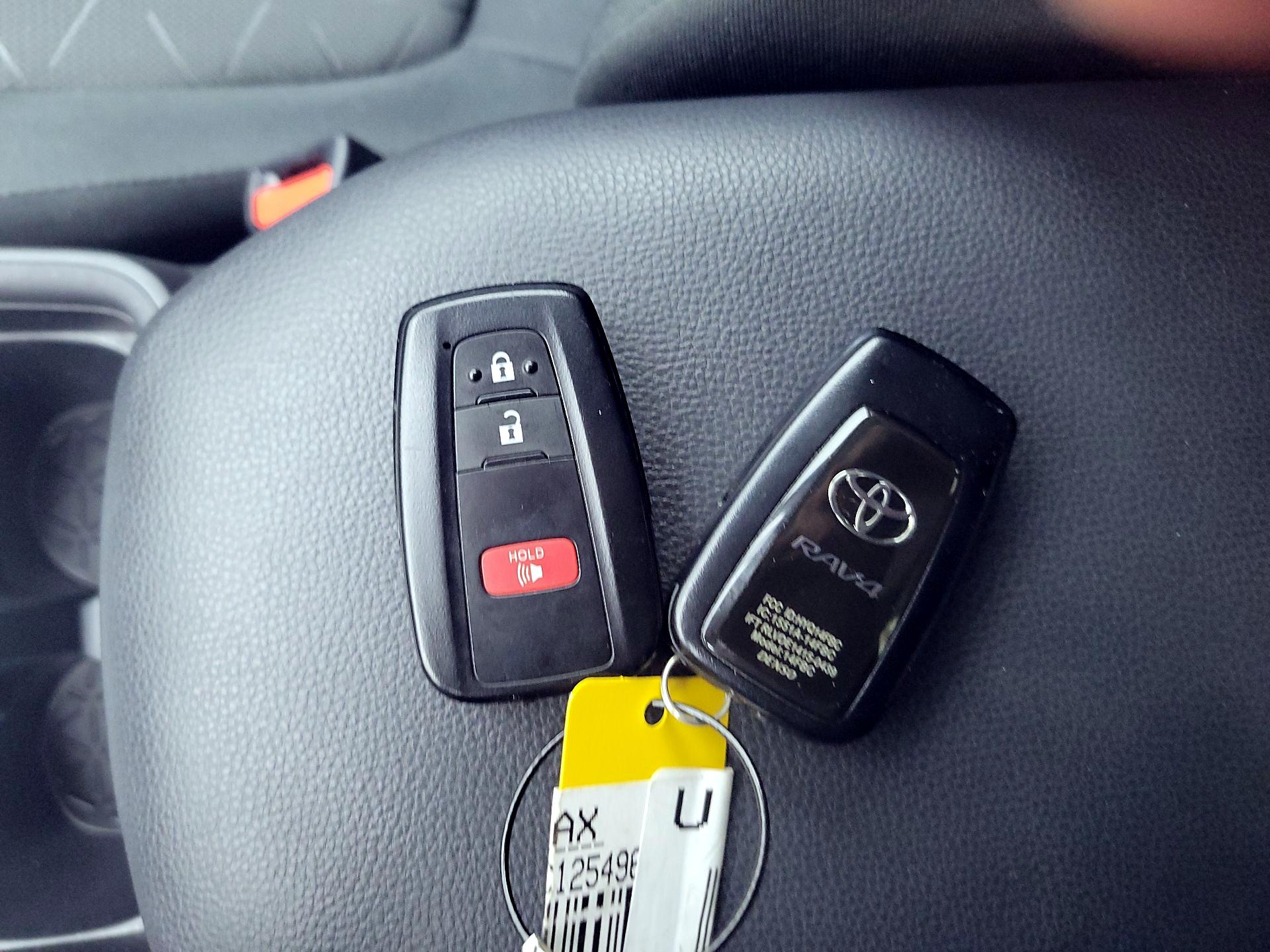 Thumbnail: 2021 Toyota RAV4 - 20