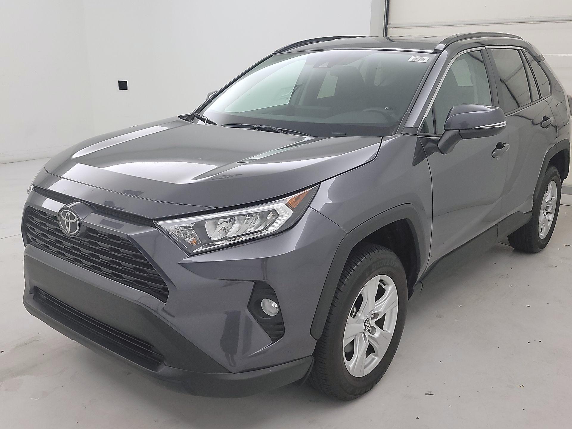Thumbnail: 2021 Toyota RAV4 - 3