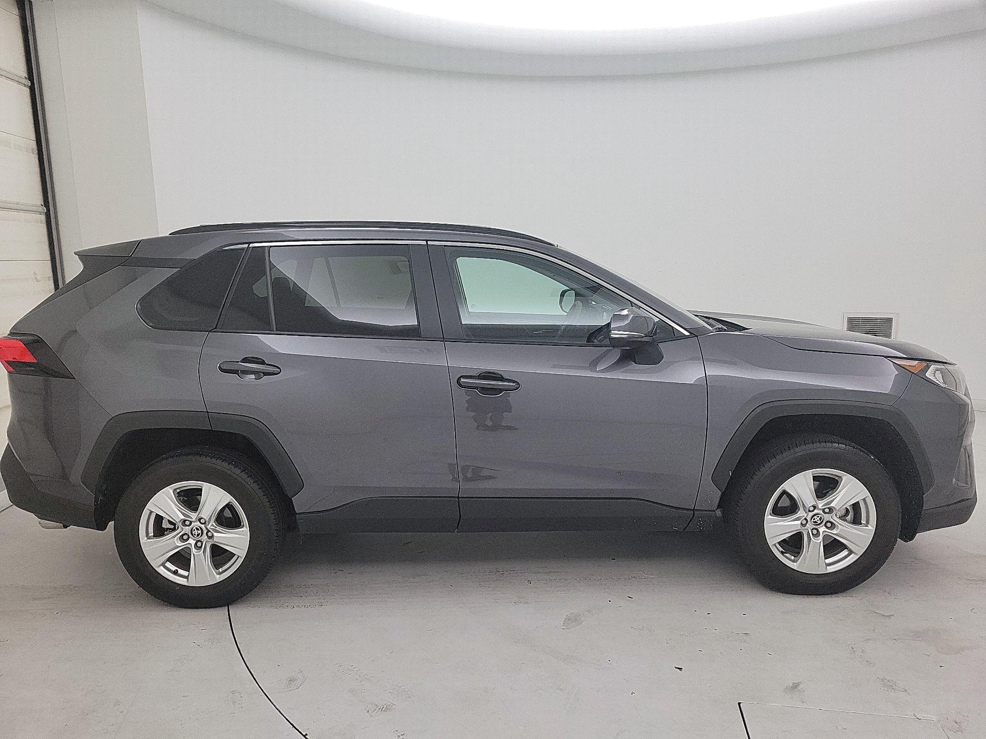 Thumbnail: 2021 Toyota RAV4 - 4