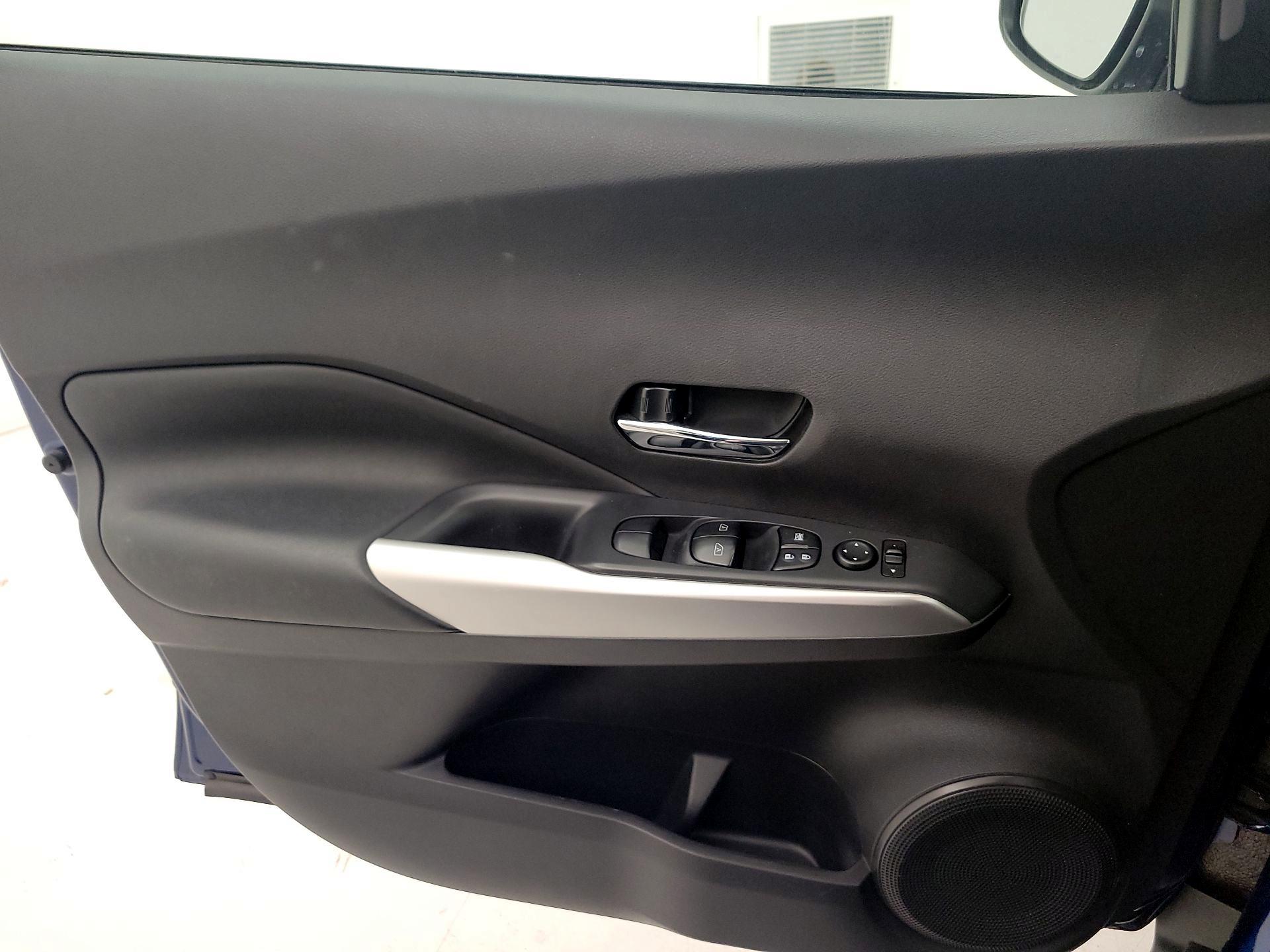 Thumbnail: 2020 Nissan Kicks - 12