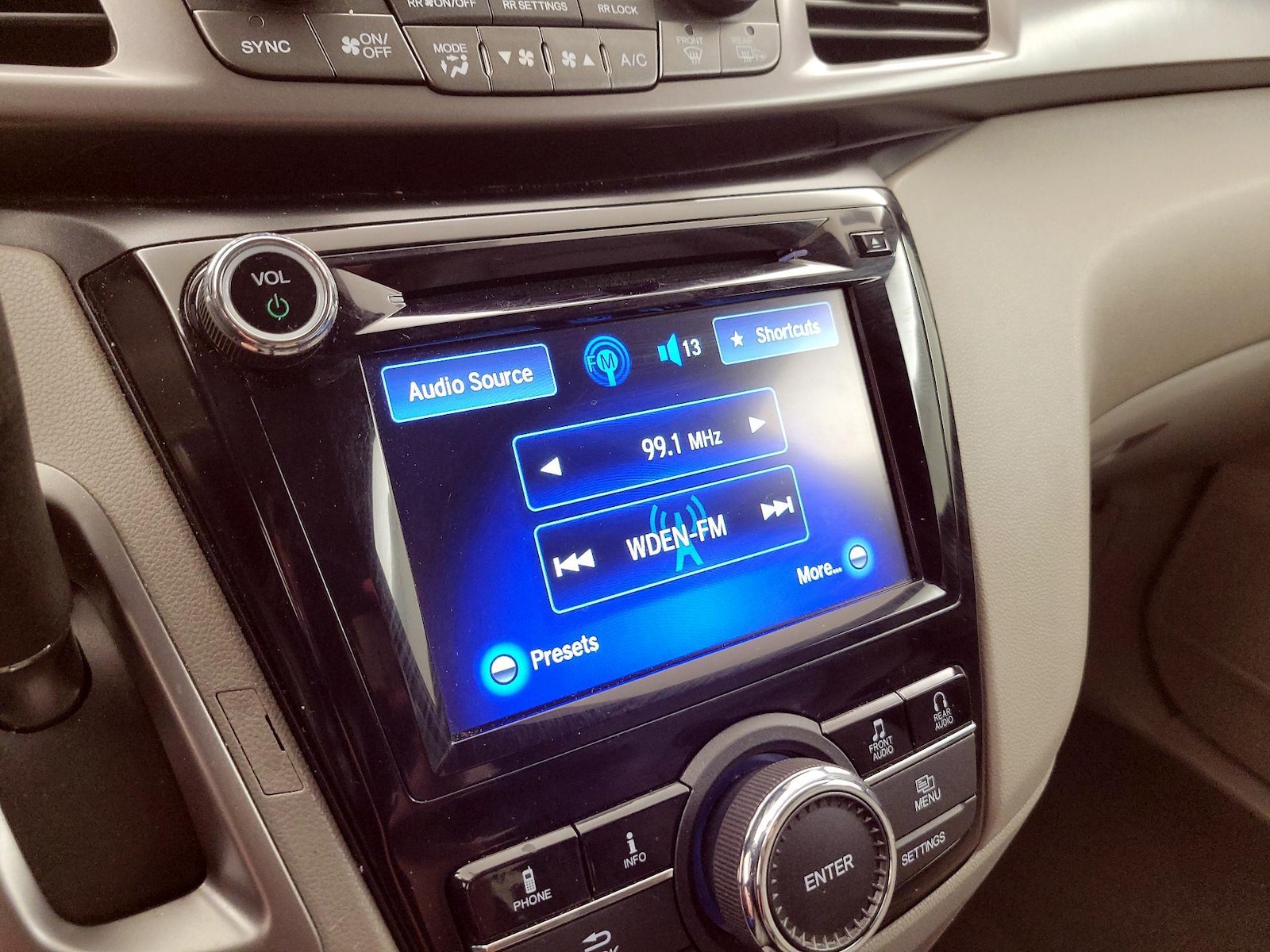 2017 Honda Odyssey EX-L - Photo 16