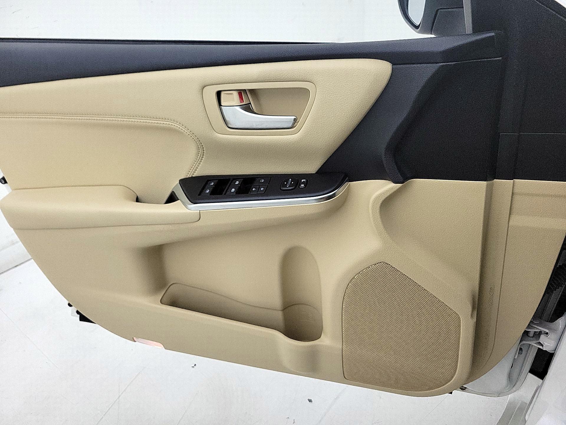 Thumbnail: 2016 Toyota Camry - 12