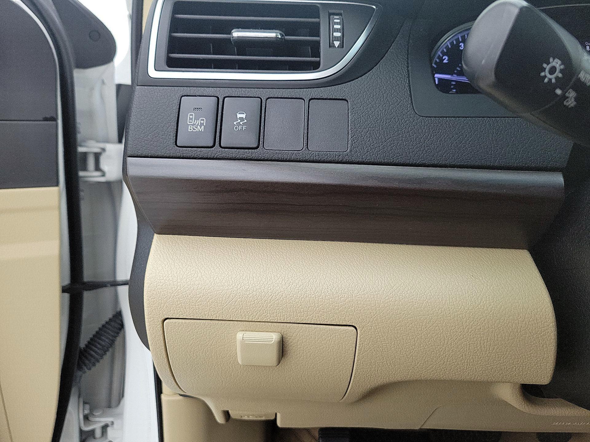 Thumbnail: 2016 Toyota Camry - 13