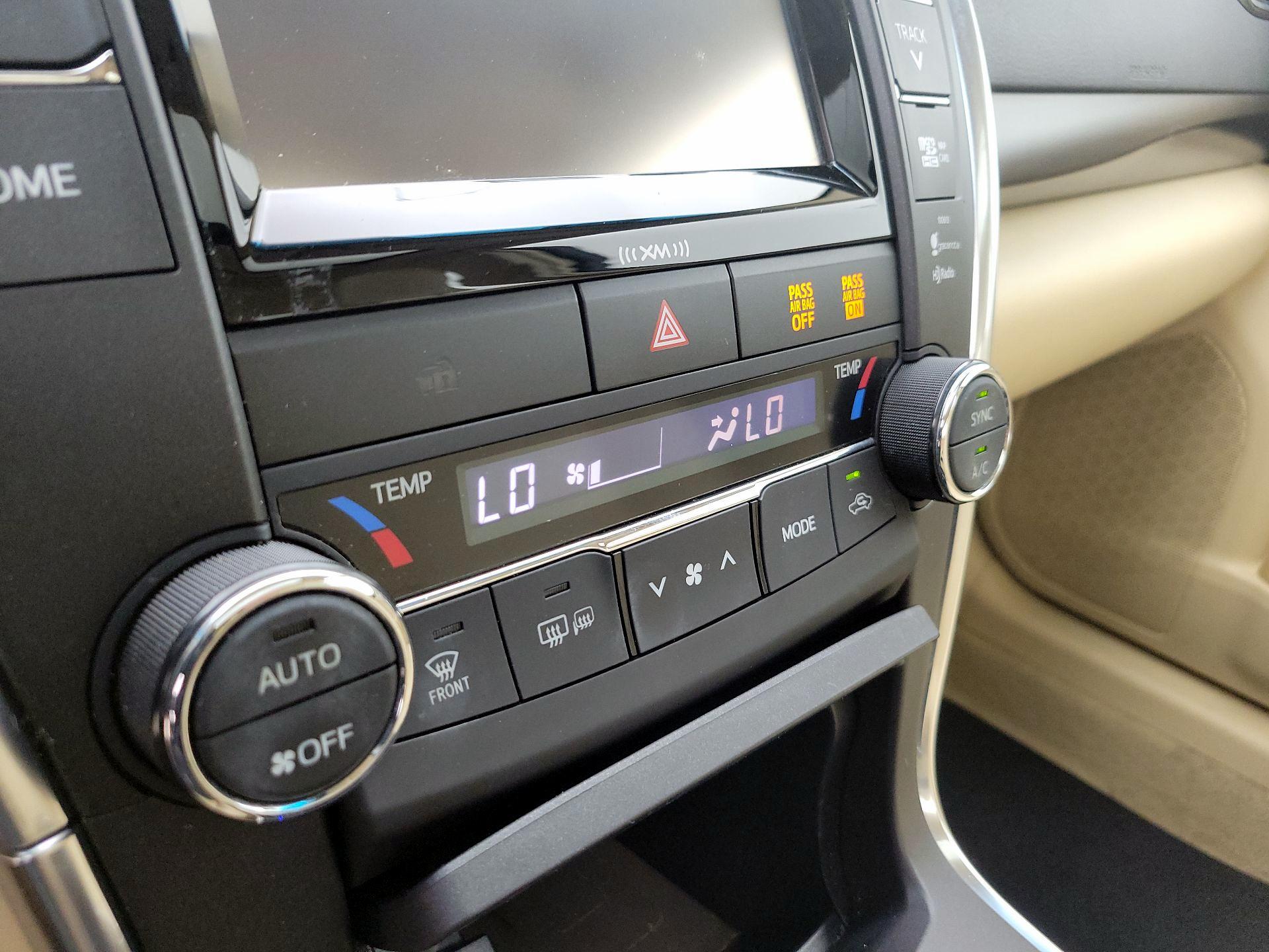 Thumbnail: 2016 Toyota Camry - 16