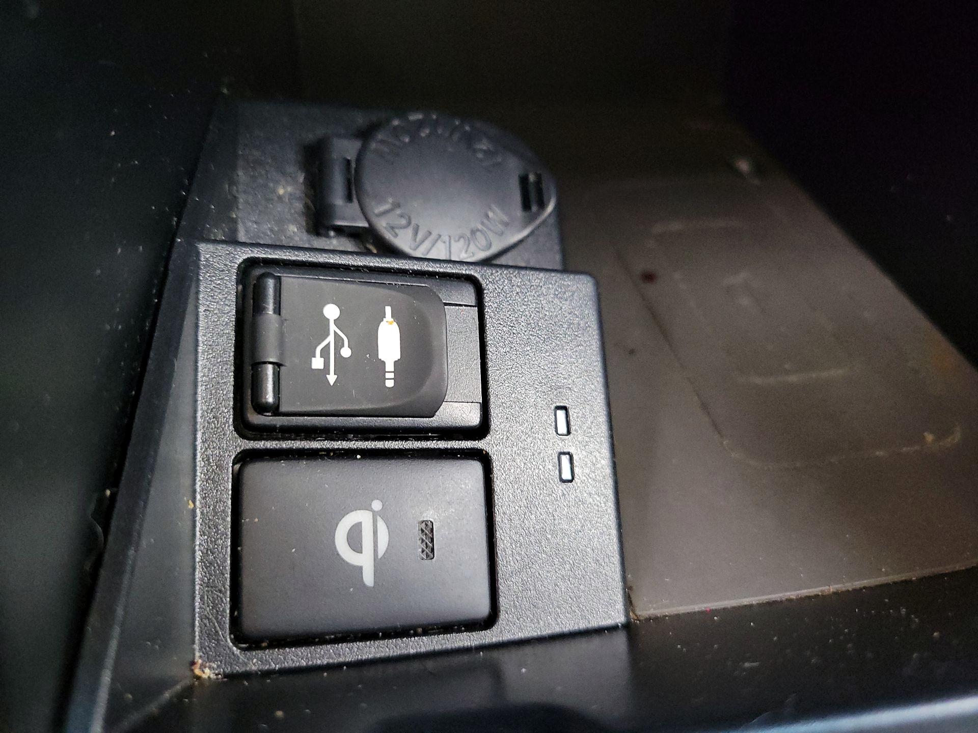 Thumbnail: 2016 Toyota Camry - 18