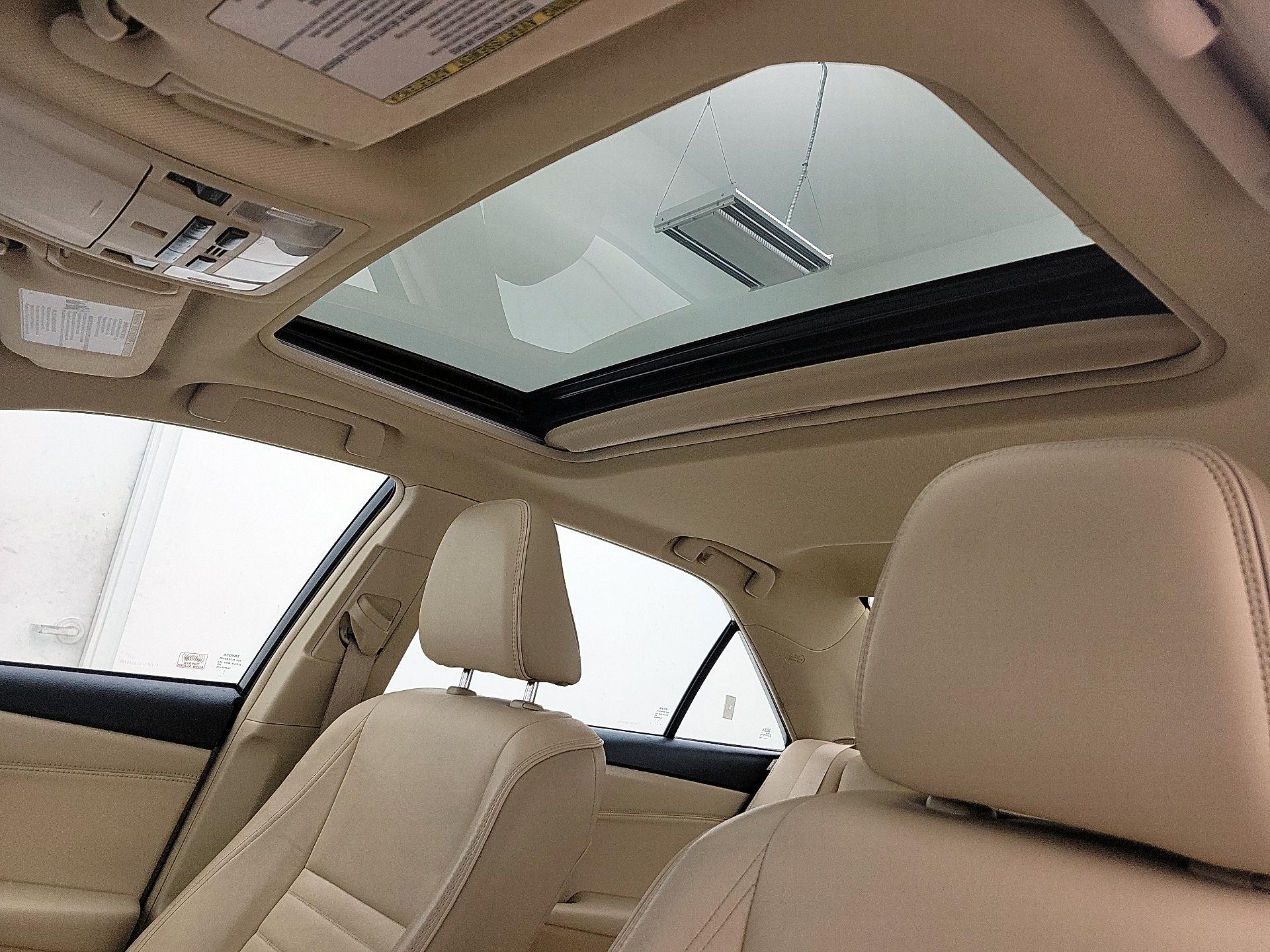 Thumbnail: 2016 Toyota Camry - 19