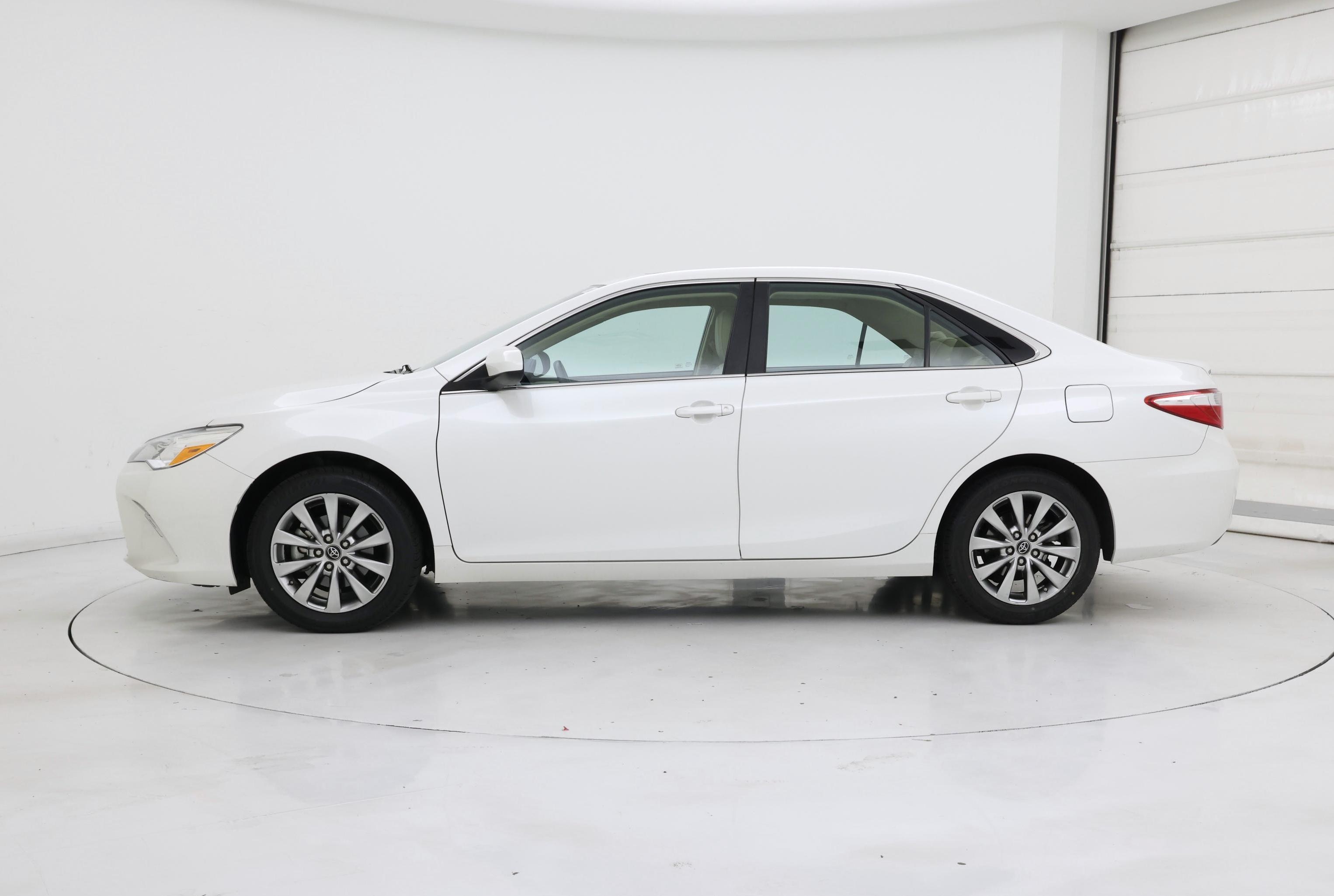 Thumbnail: 2016 Toyota Camry - 3