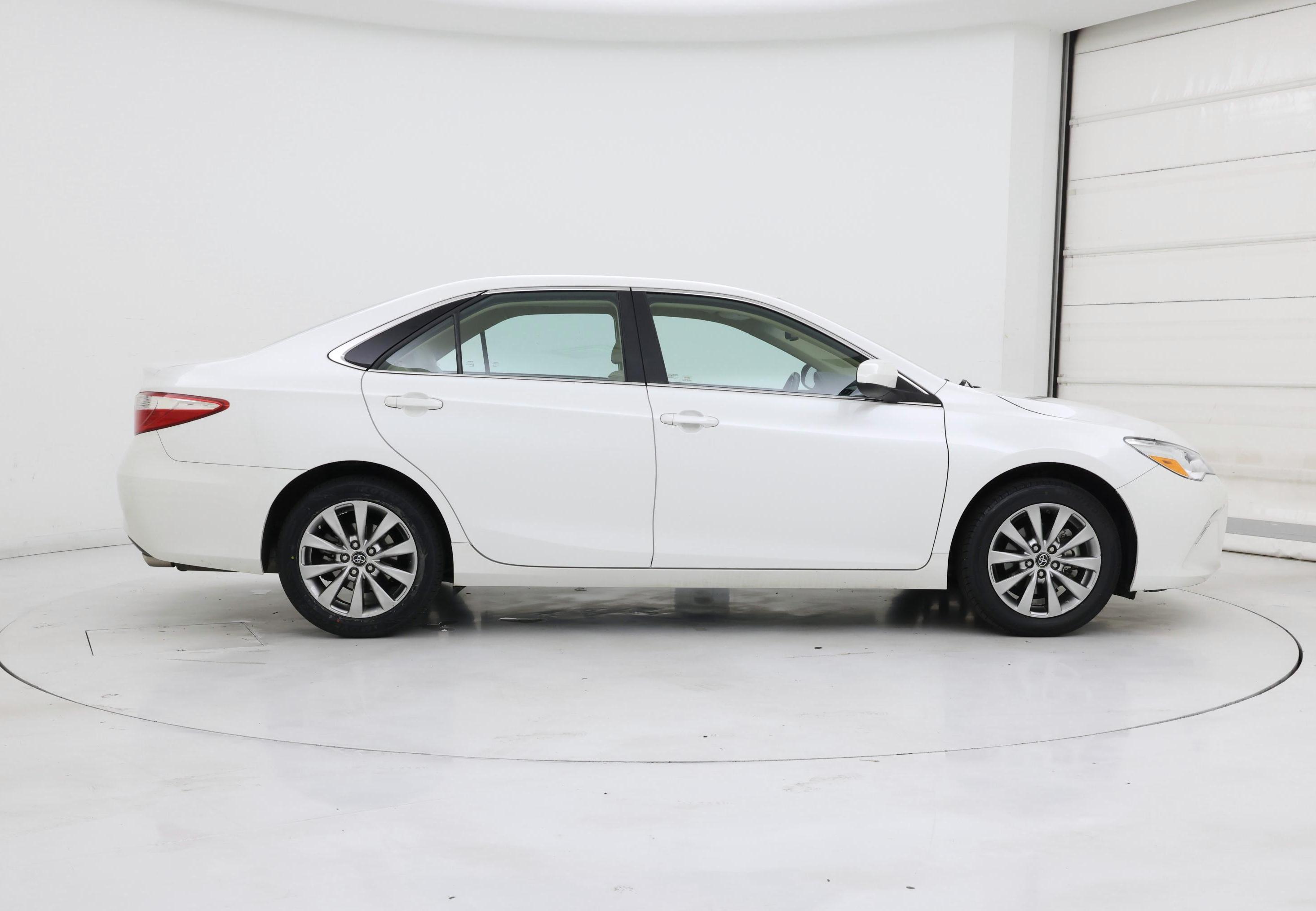 Thumbnail: 2016 Toyota Camry - 7