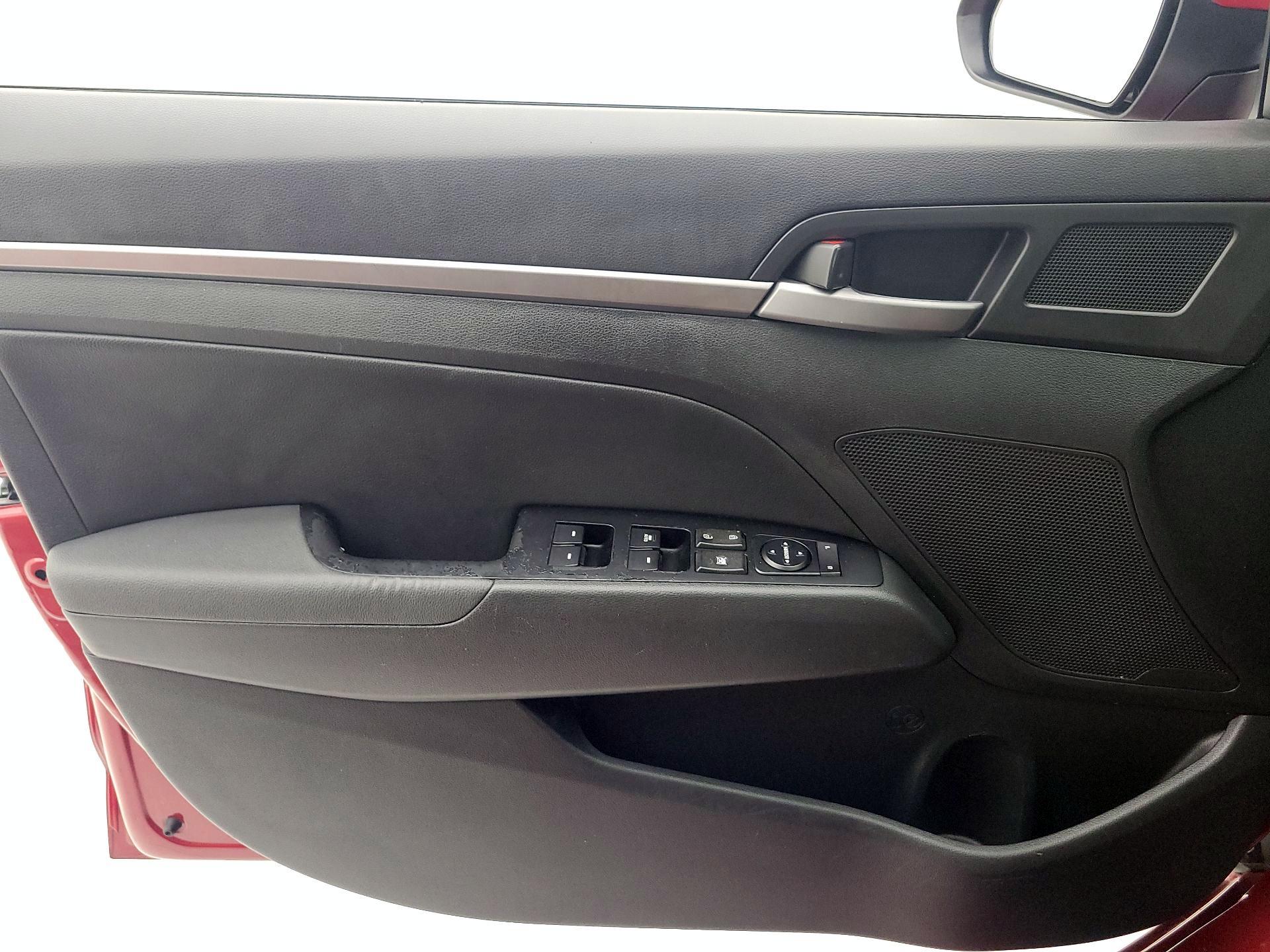 Thumbnail: 2017 Hyundai Elantra - 12