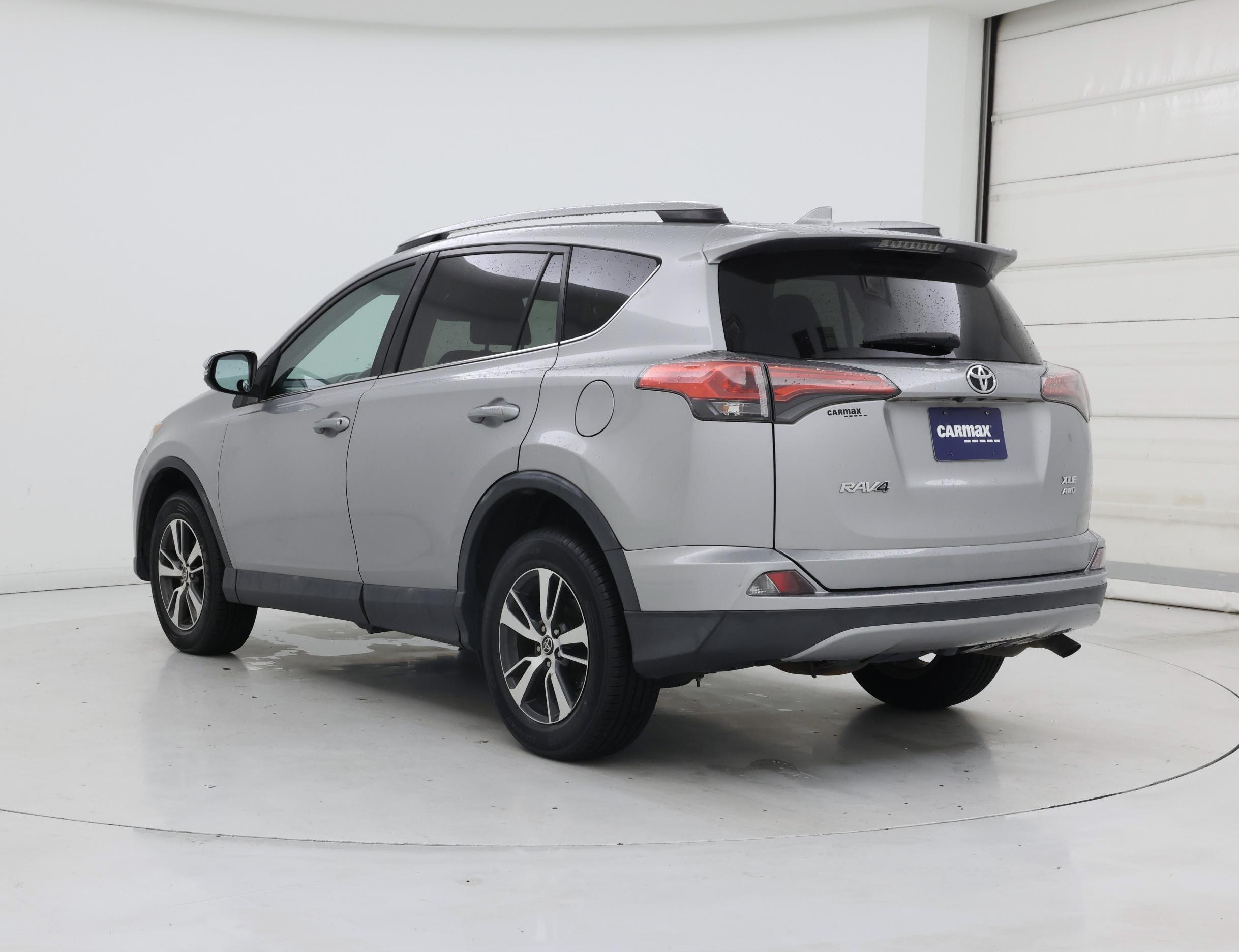 Thumbnail: 2018 Toyota RAV4 - 2