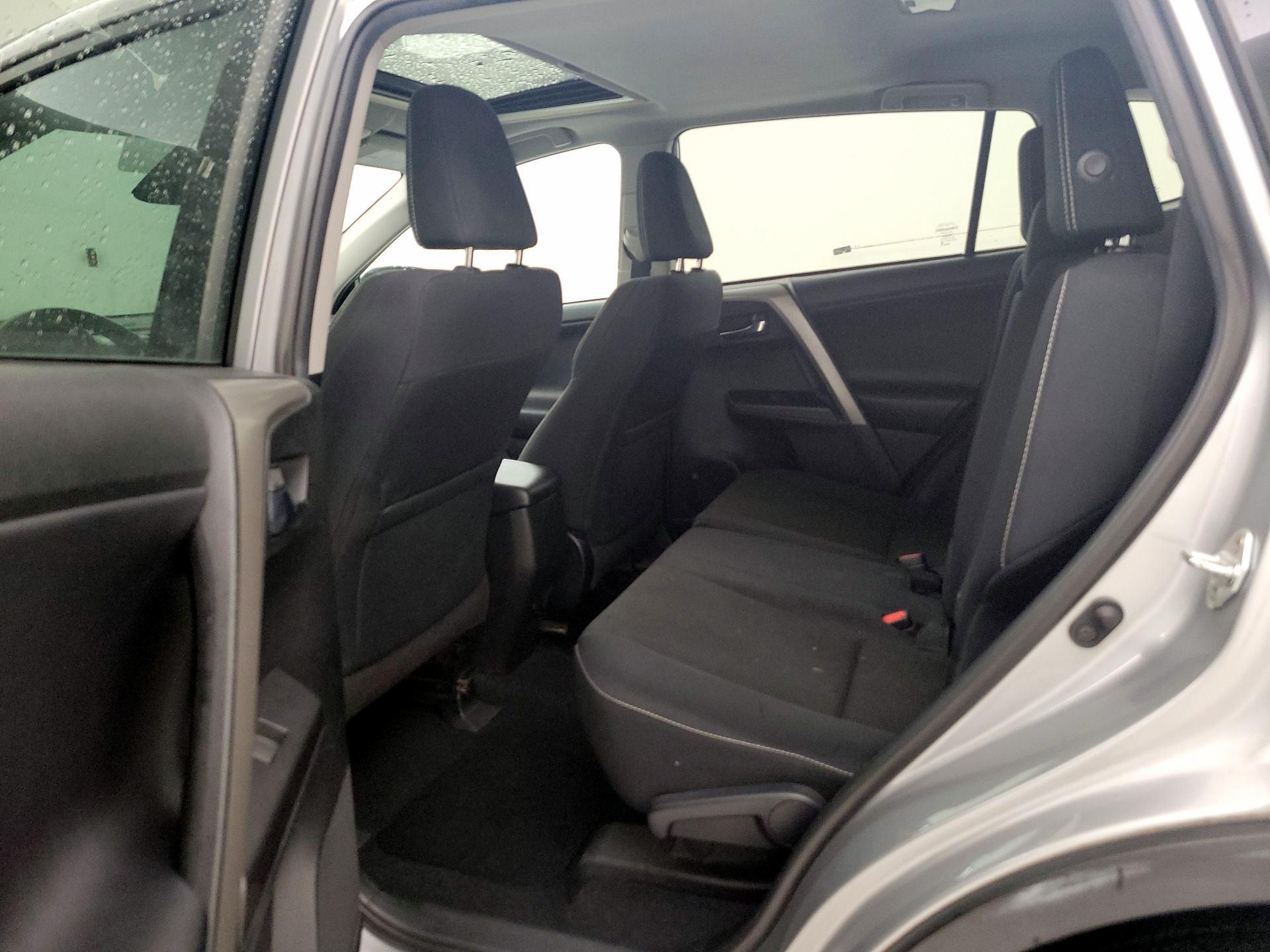 Thumbnail: 2018 Toyota RAV4 - 20