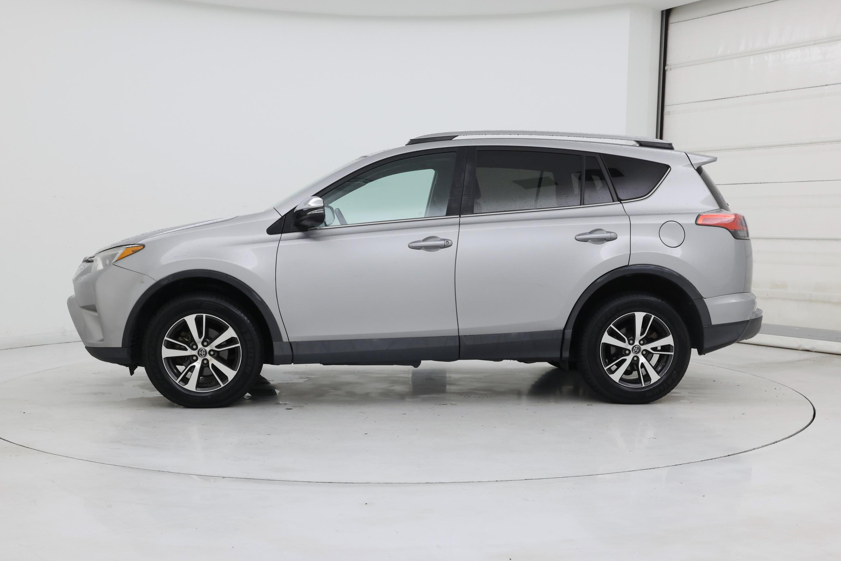 Thumbnail: 2018 Toyota RAV4 - 3