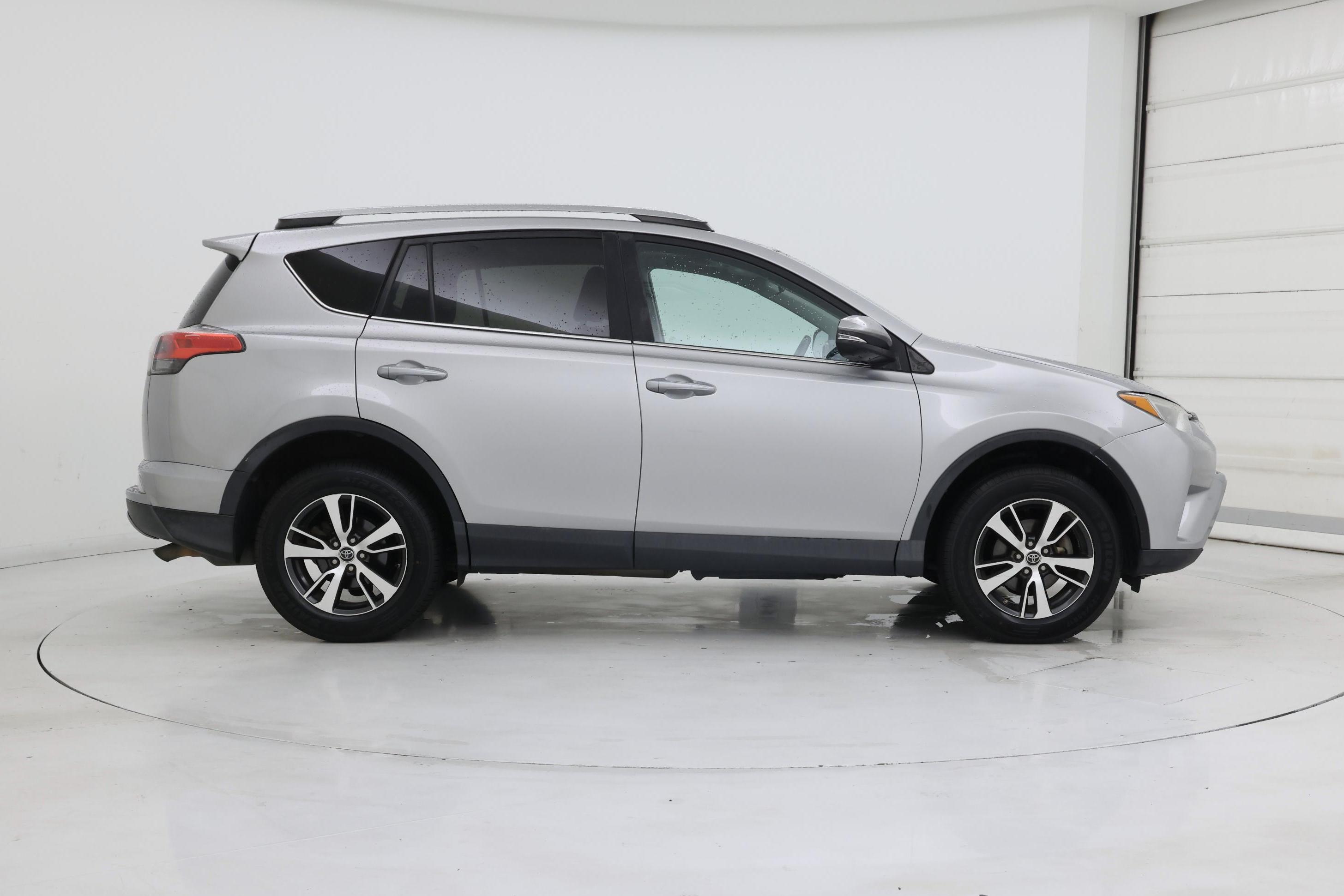 Thumbnail: 2018 Toyota RAV4 - 7