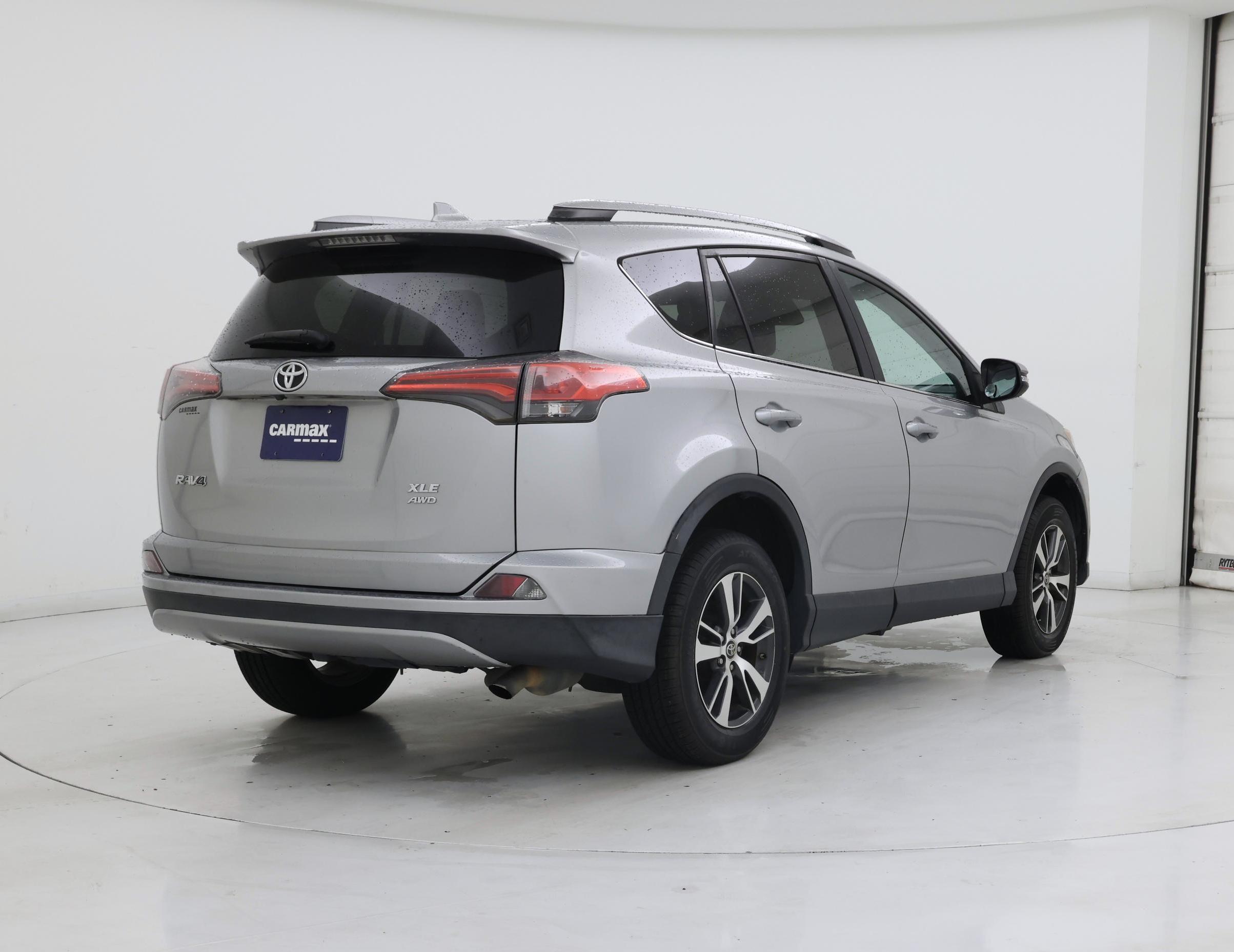 Thumbnail: 2018 Toyota RAV4 - 8