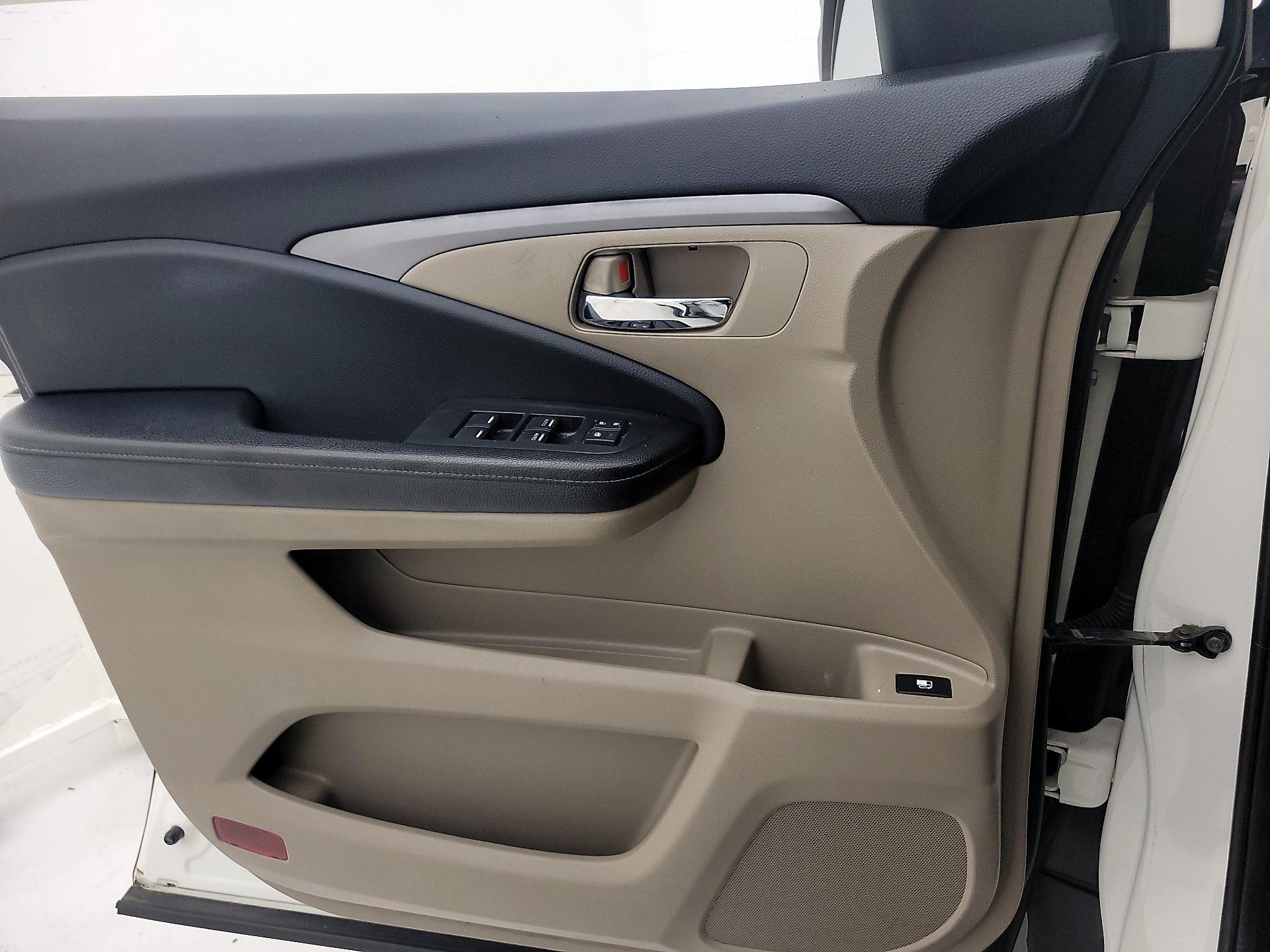 Thumbnail: 2017 Honda Ridgeline - 12