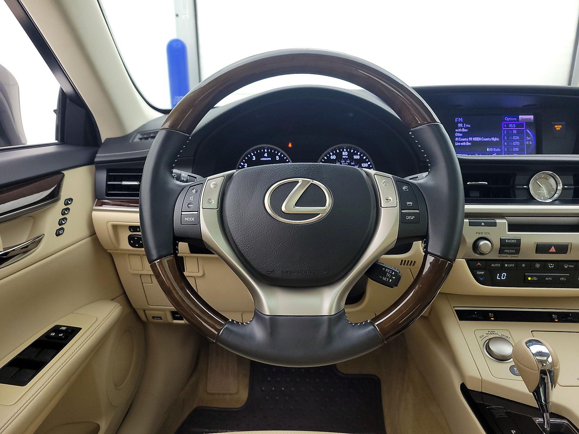 Thumbnail: 2014 Lexus ES - 10