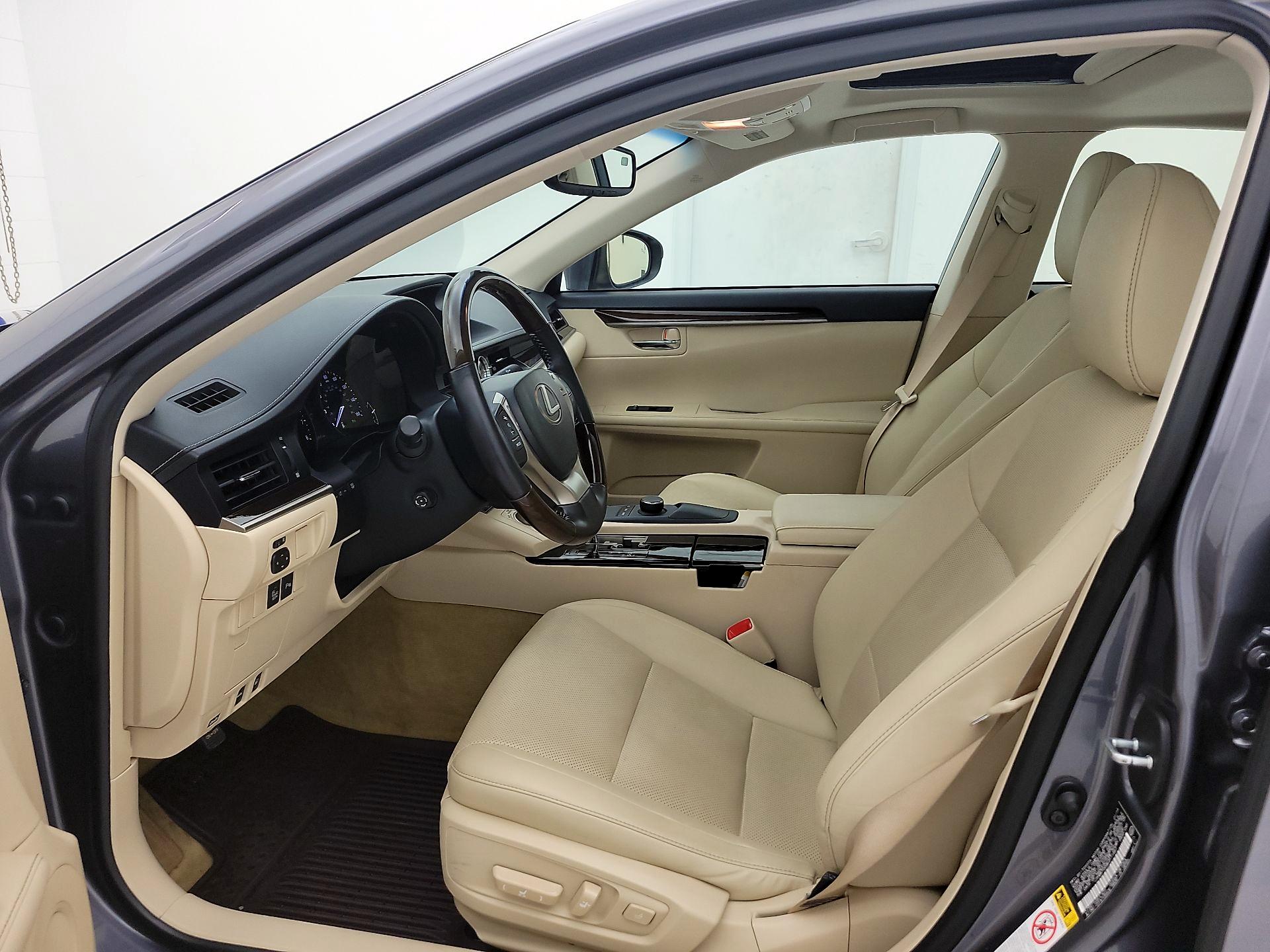 Thumbnail: 2014 Lexus ES - 11