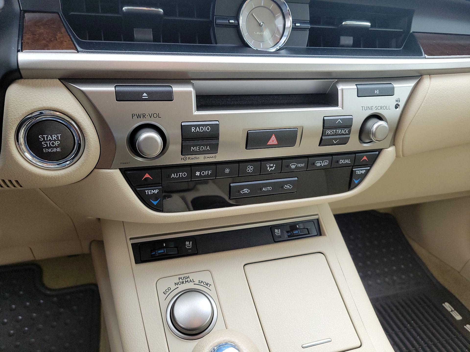 Thumbnail: 2014 Lexus ES - 16