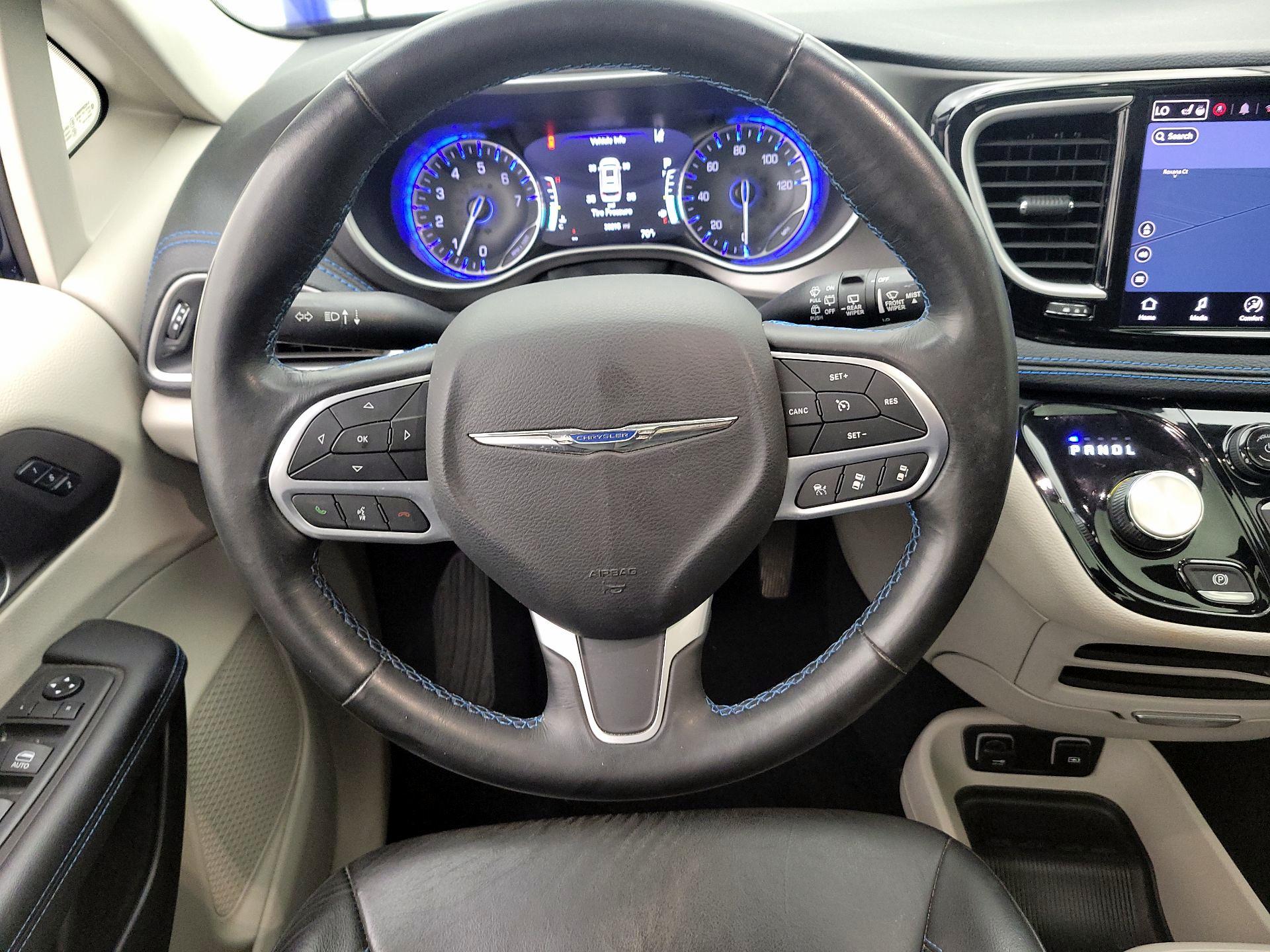 Thumbnail: 2021 Chrysler Pacifica - 10