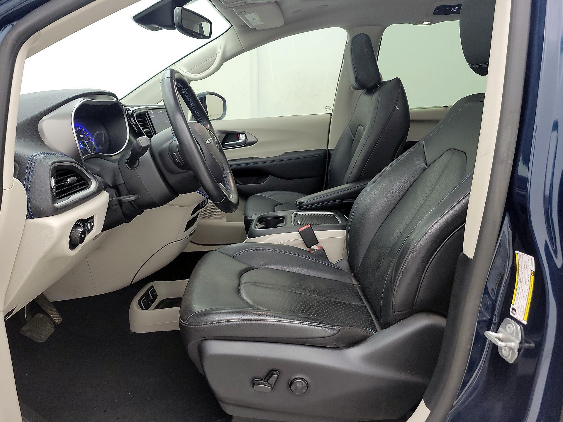 Thumbnail: 2021 Chrysler Pacifica - 11