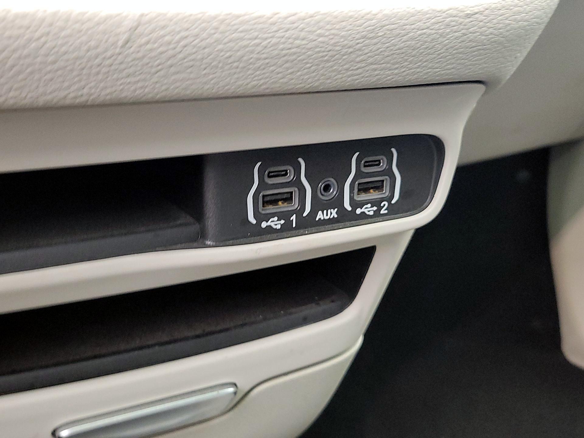 Thumbnail: 2021 Chrysler Pacifica - 19