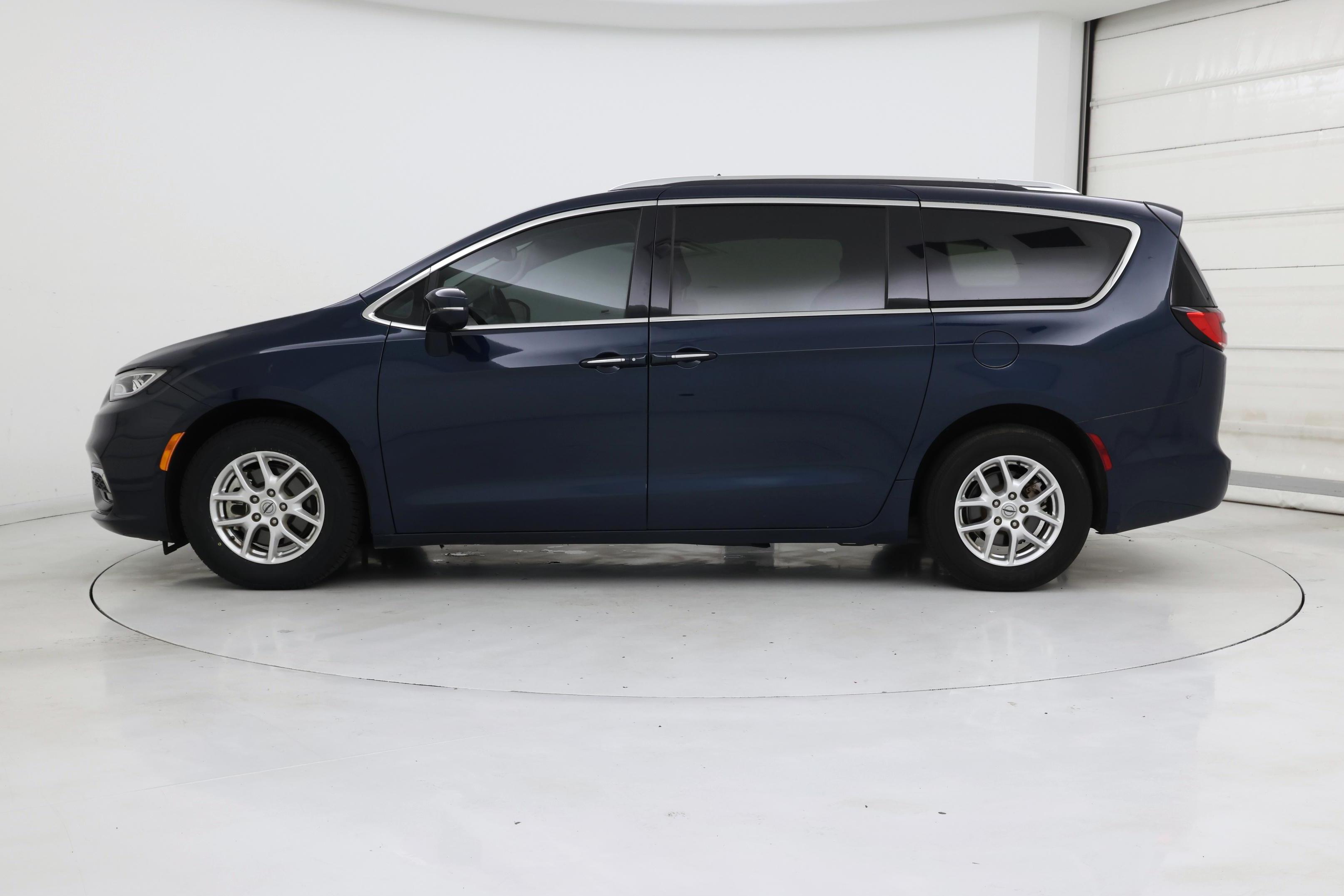 Thumbnail: 2021 Chrysler Pacifica - 3