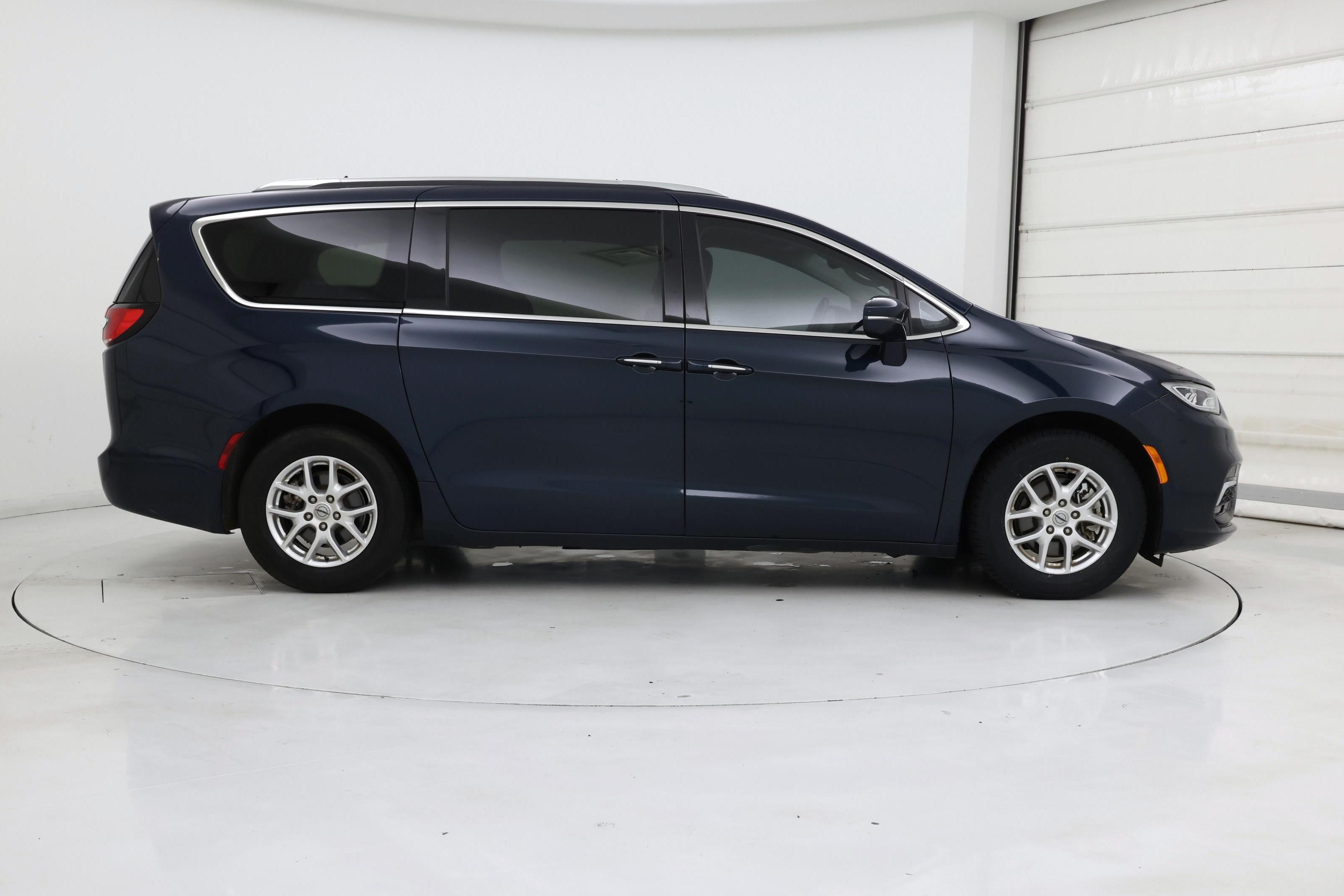 Thumbnail: 2021 Chrysler Pacifica - 7