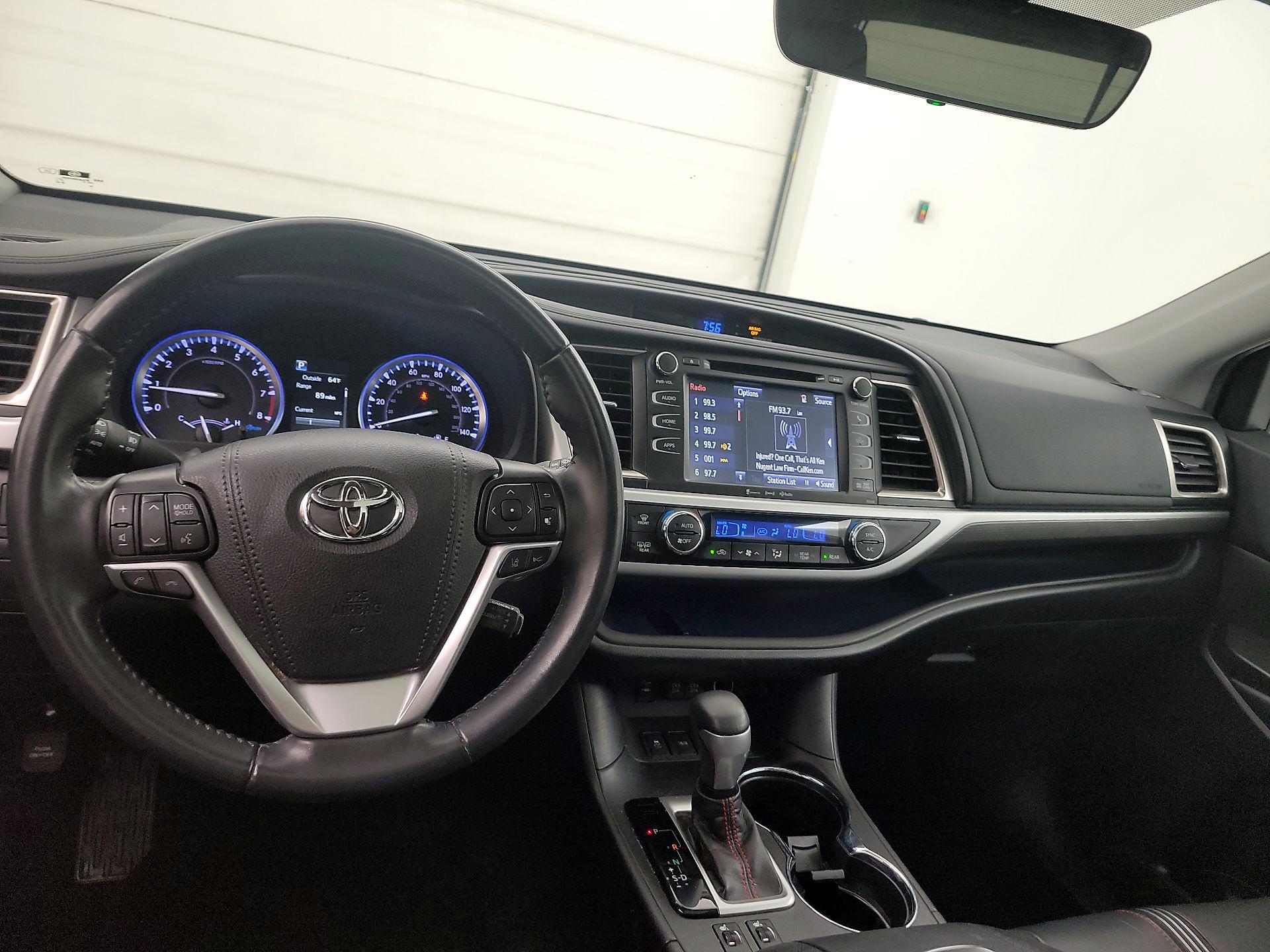 Thumbnail: 2019 Toyota Highlander - 9